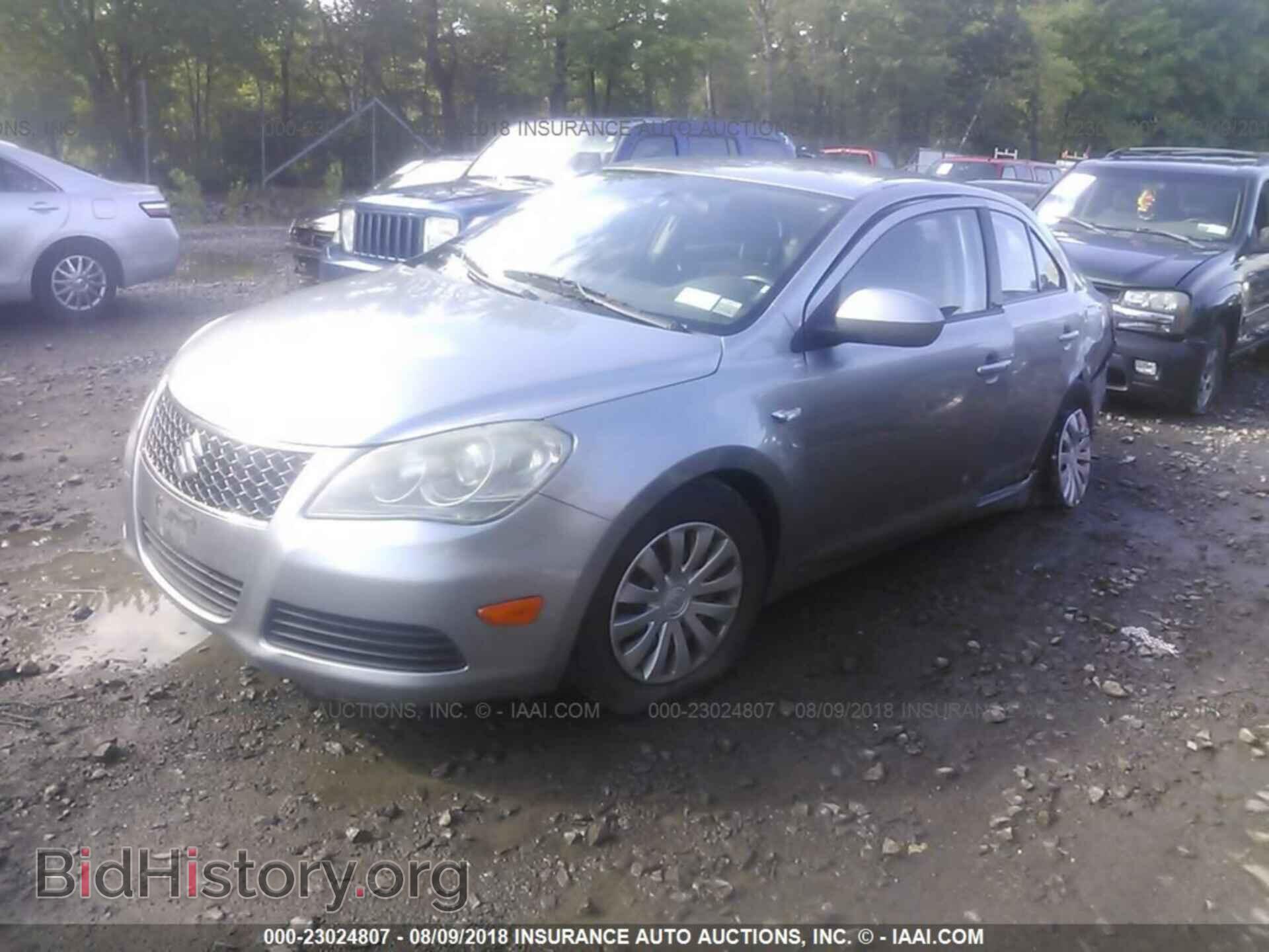 2011 Suzuki Kizashi - VIN: JS2RF9A1XB6110366 - Photo 2