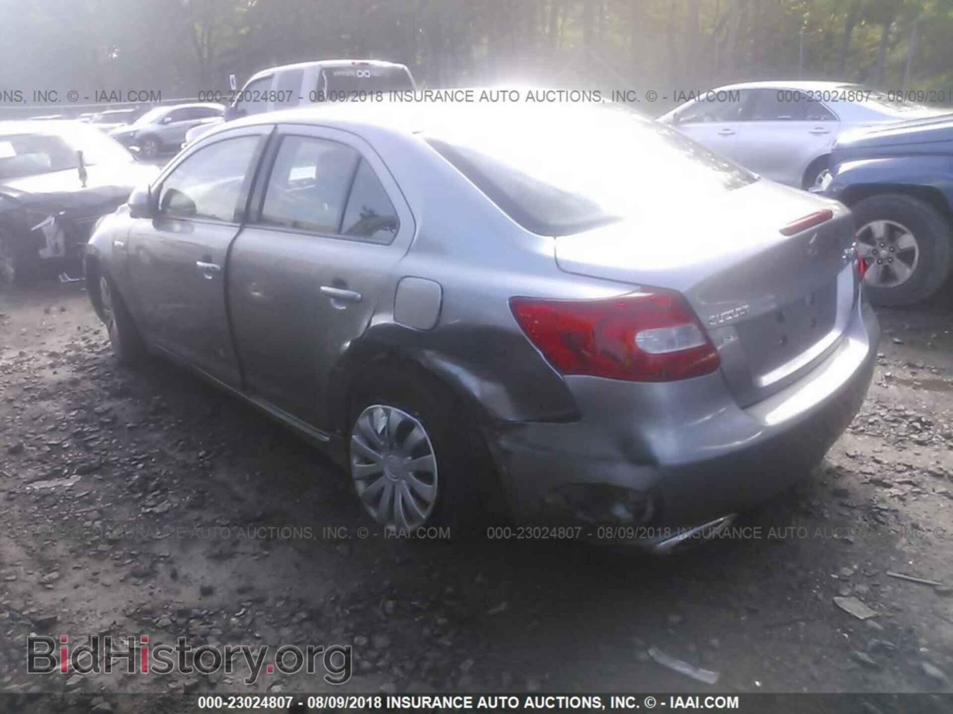 2011 Suzuki Kizashi - VIN: JS2RF9A1XB6110366 - Photo 3
