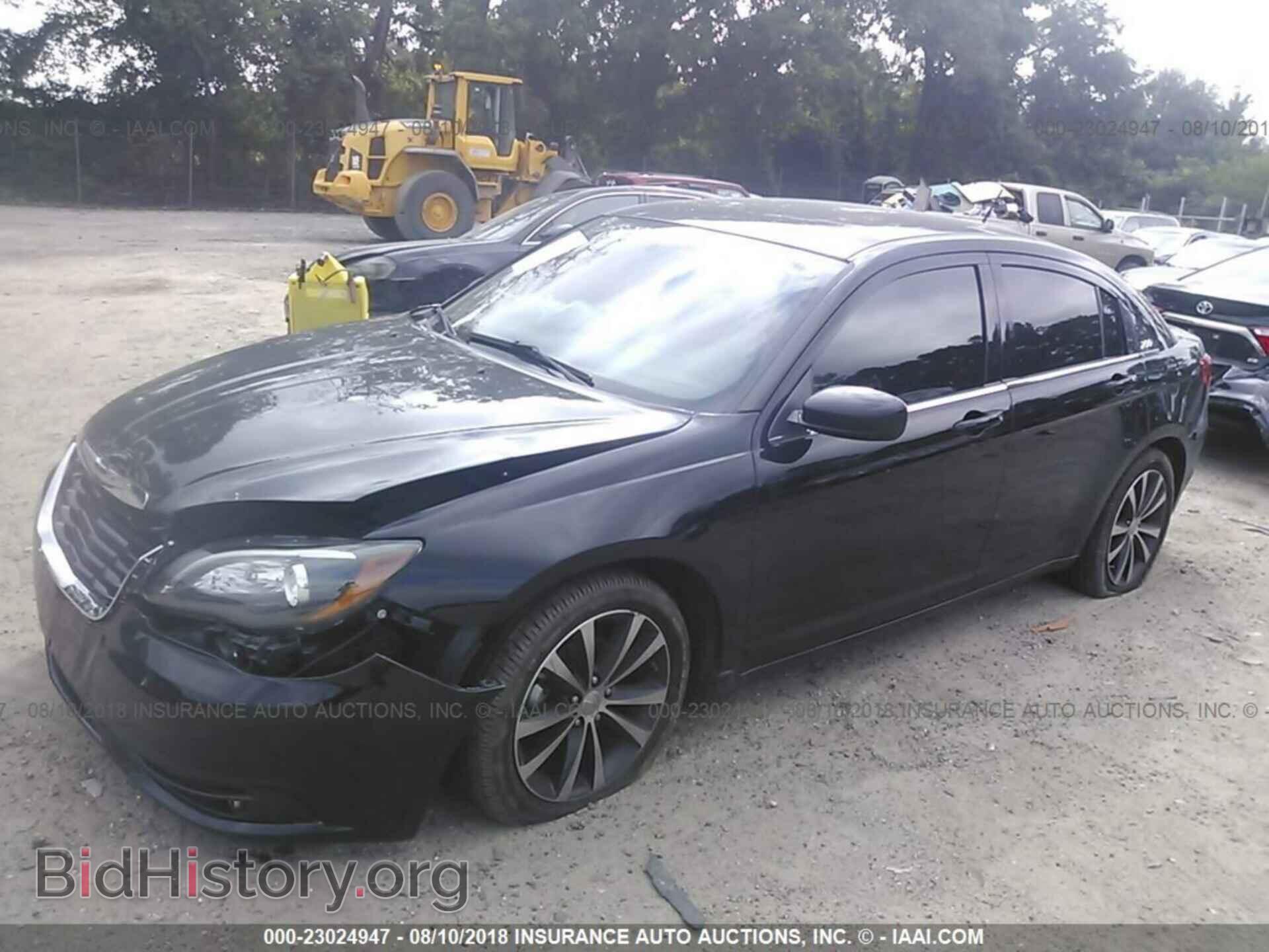 2014 Chrysler 200 - VIN: 1C3CCBBB2EN171880 - Photo 2