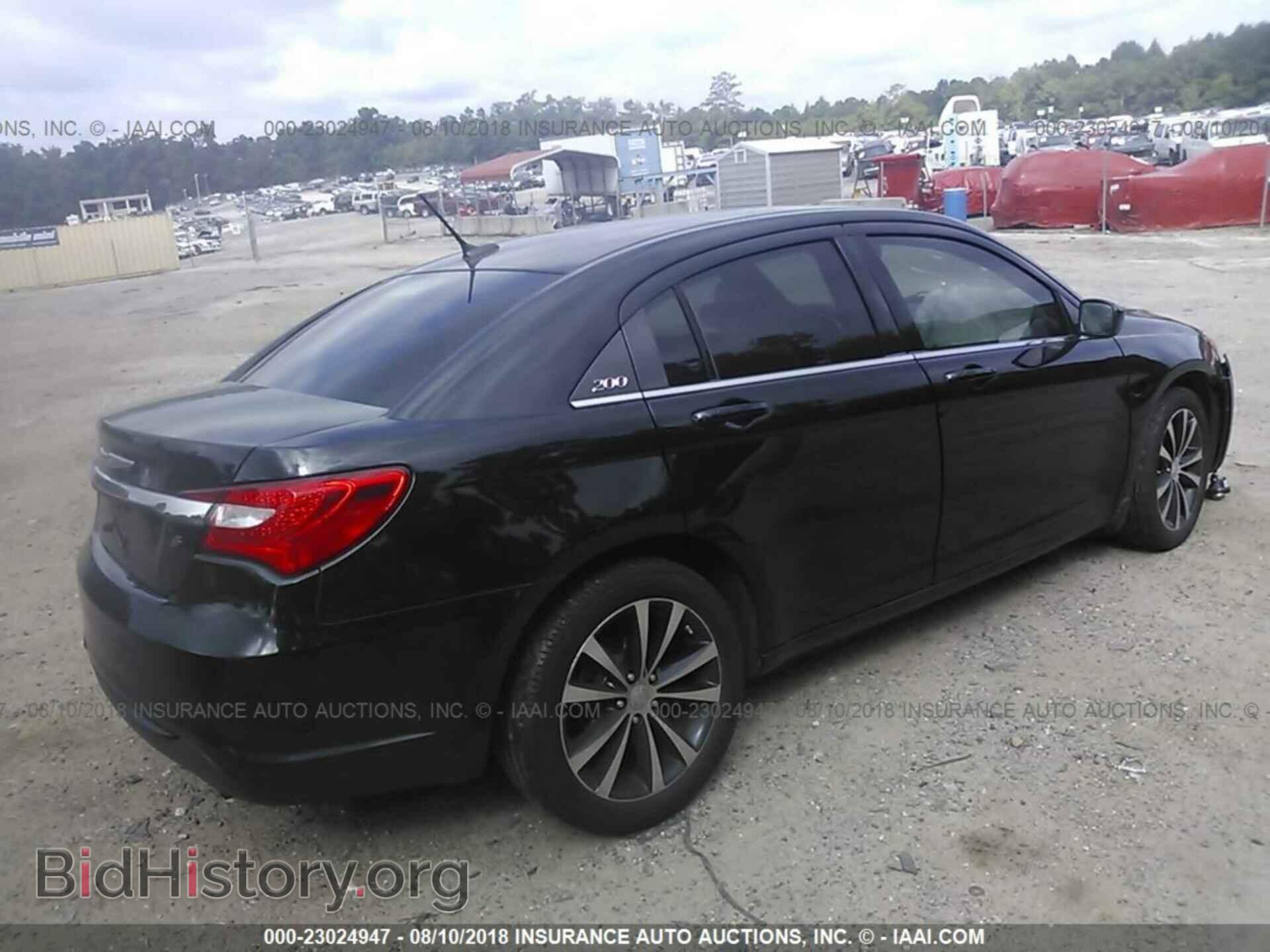 2014 Chrysler 200 - VIN: 1C3CCBBB2EN171880 - Photo 4