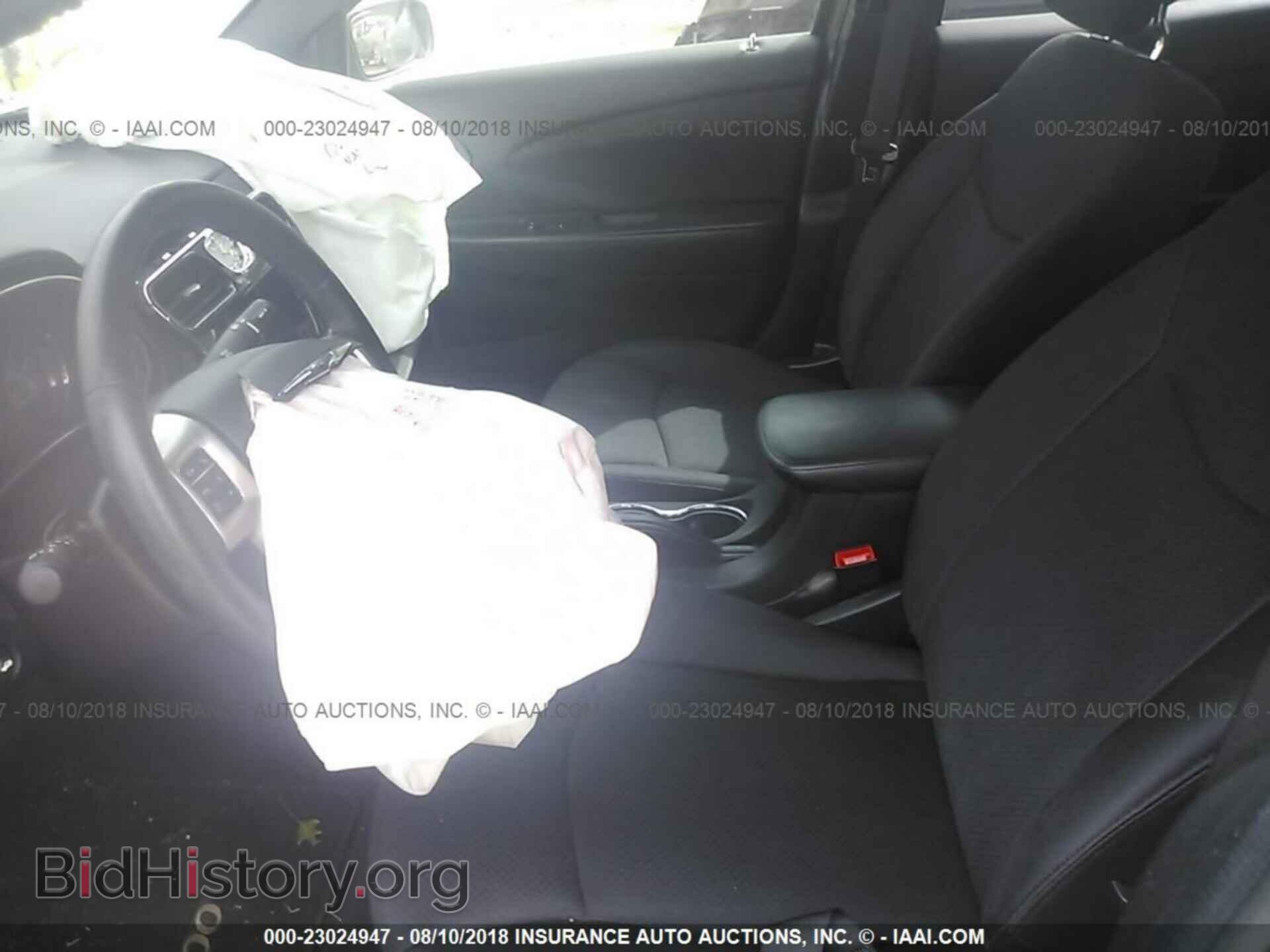 2014 Chrysler 200 - VIN: 1C3CCBBB2EN171880 - Photo 5
