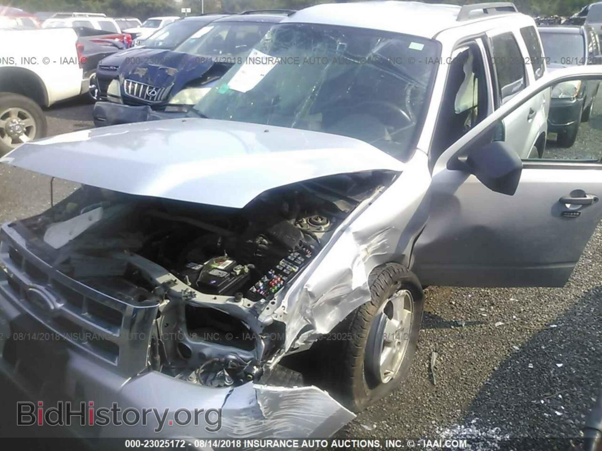 2011 Ford Escape - VIN: 1FMCU9D72BKB74345 - Фото 2