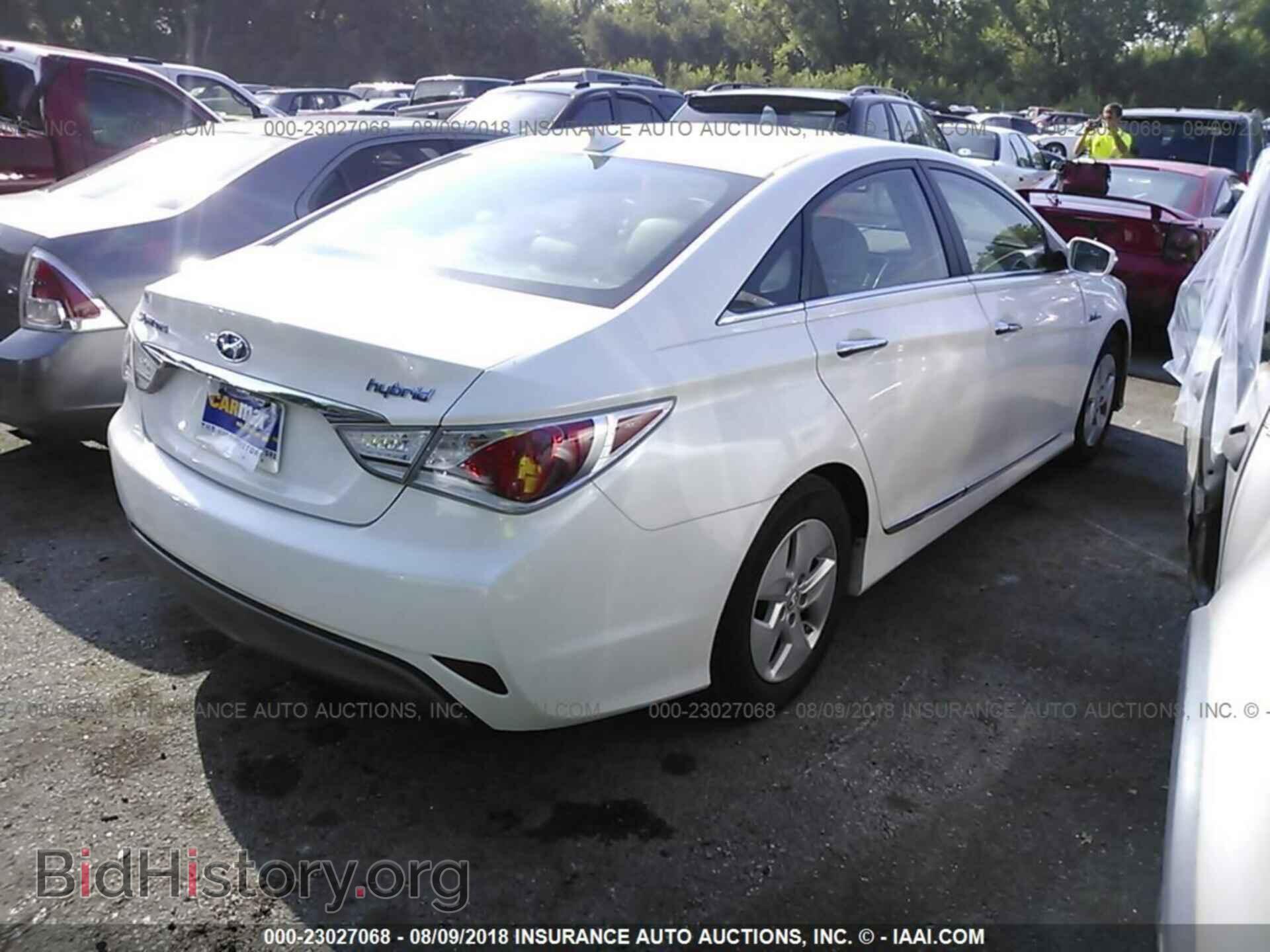 2012 Hyundai Sonata - VIN: KMHEC4A49CA019890 - Photo 4