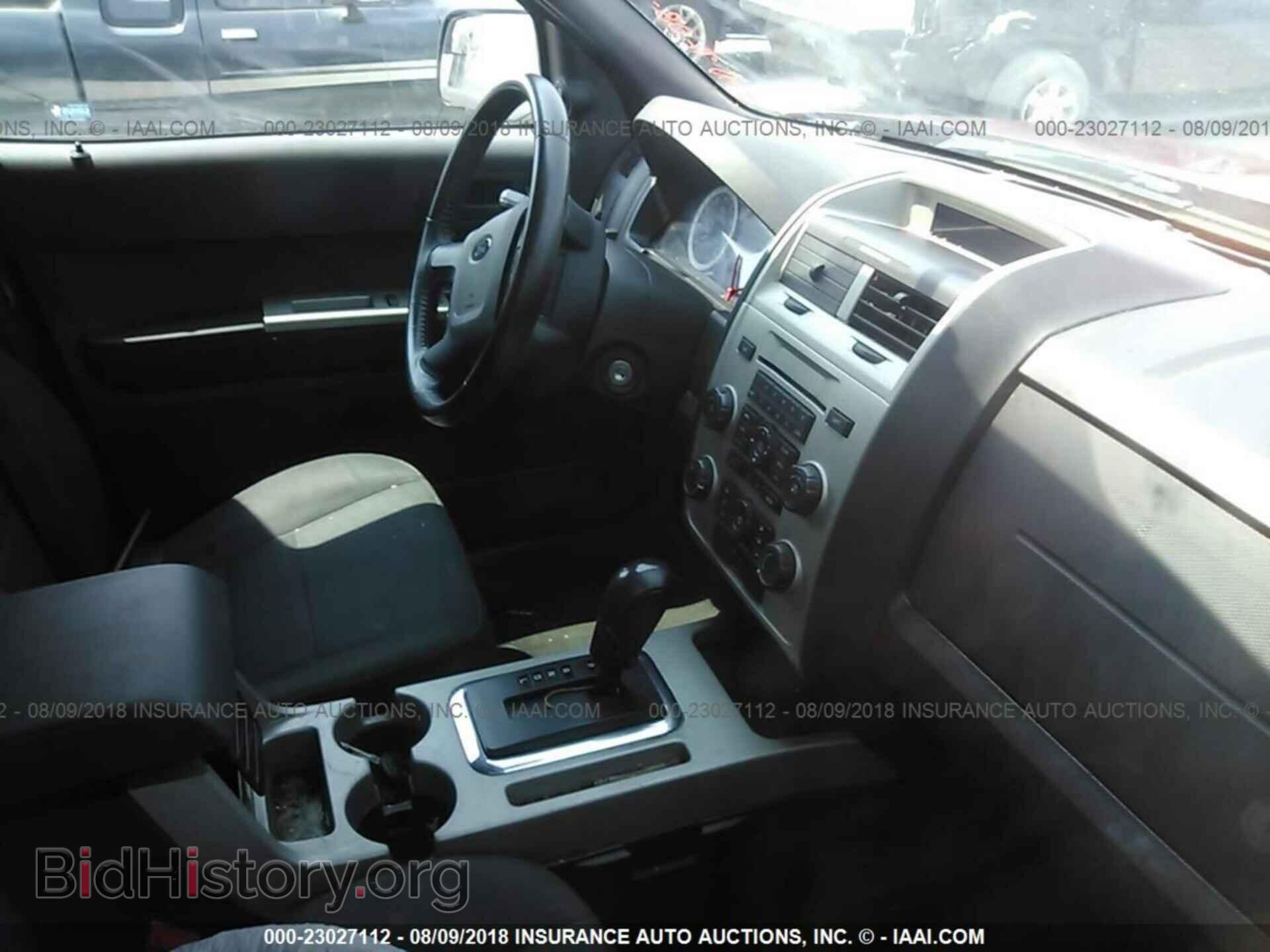 2011 Ford Escape - VIN: 1FMCU0DG6BKB66177 - Фото 5