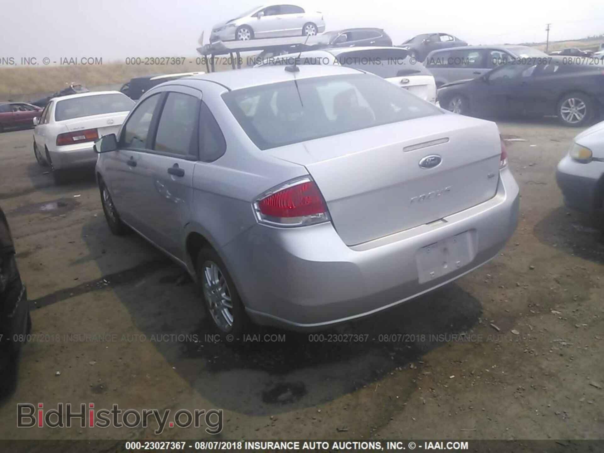2011 Ford Focus - VIN: 1FAHP3FN1BW176872 - Фото 3