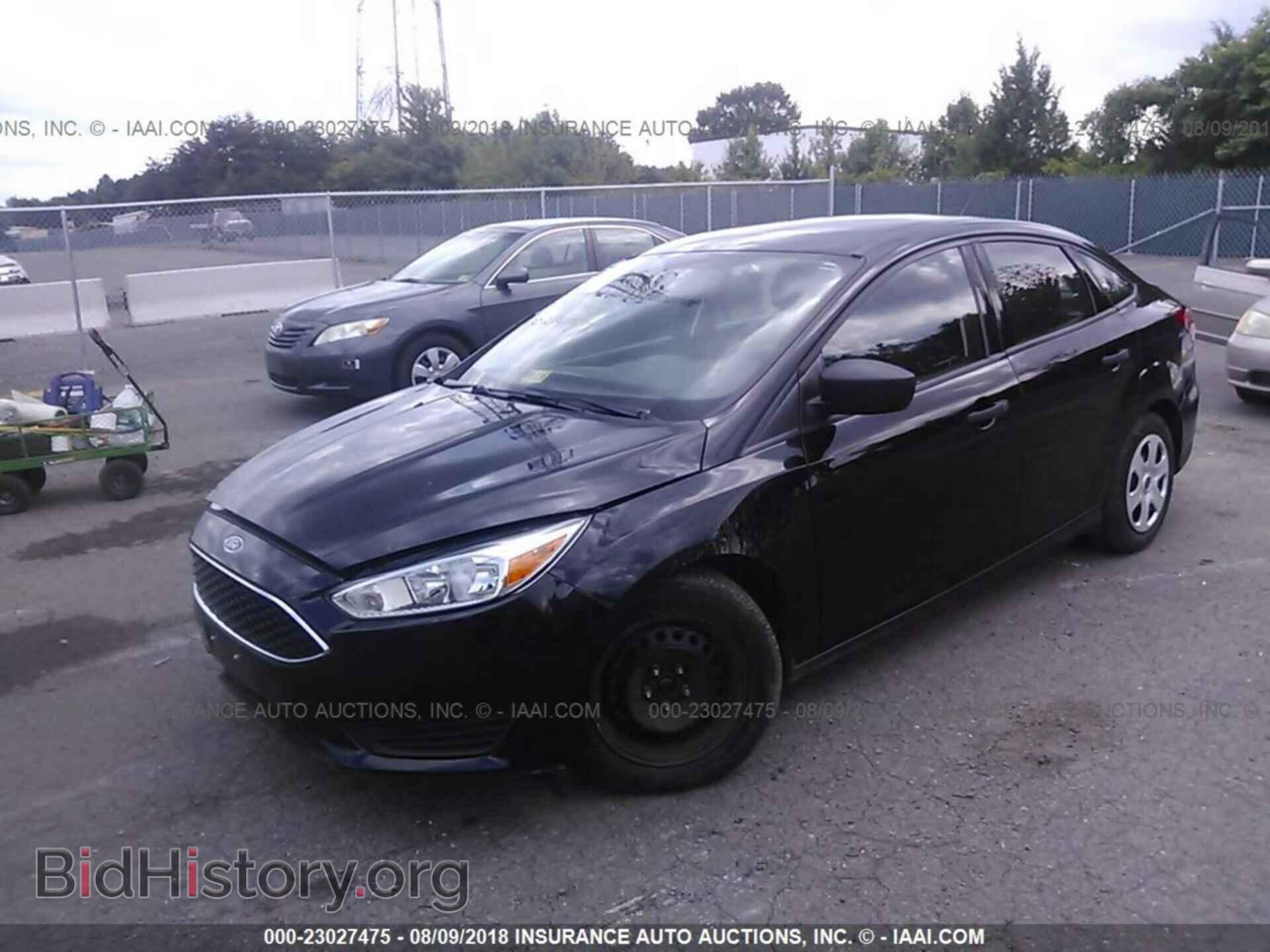 2016 Ford Focus - VIN: 1FADP3E27GL207590 - Фото 2