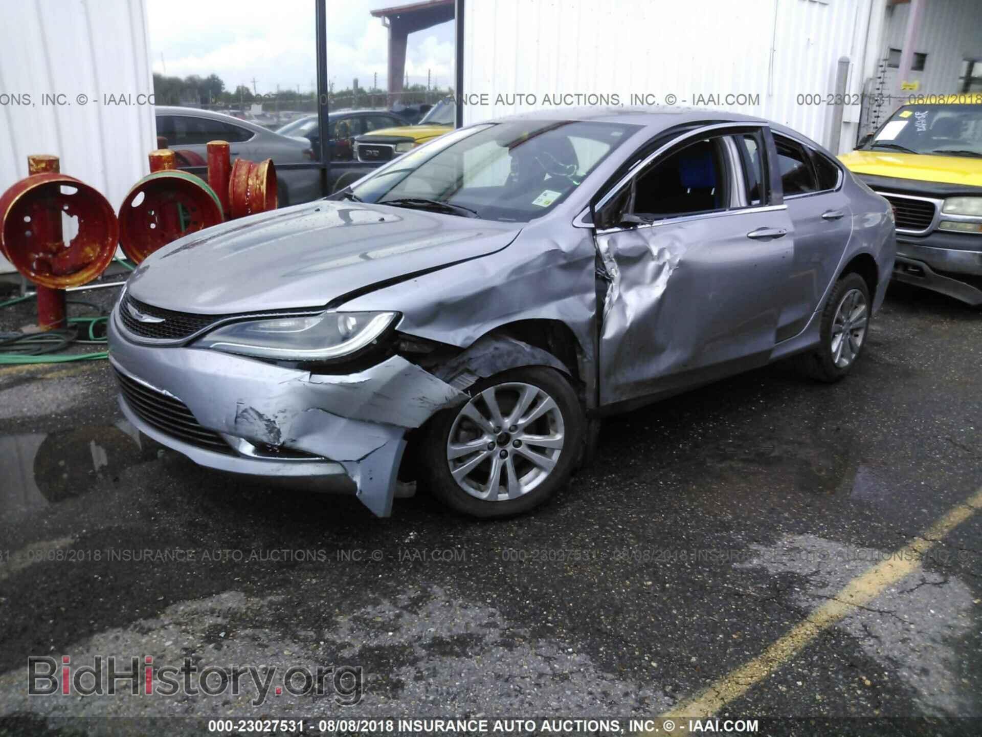 2015 Chrysler 200 - VIN: 1C3CCCAB2FN640023 - Photo 2