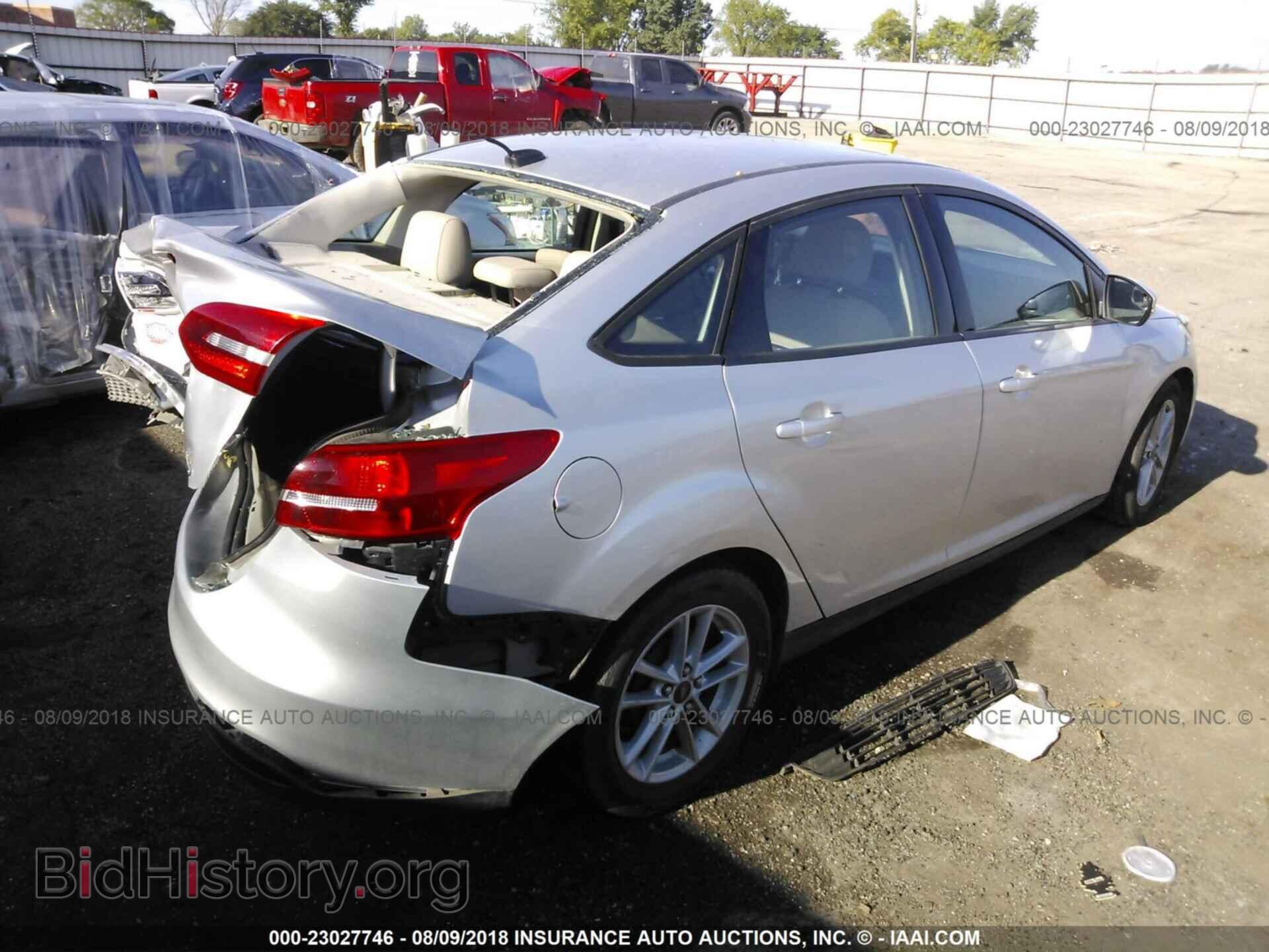 2016 Ford Focus - VIN: 1FADP3F28GL271491 - Photo 4