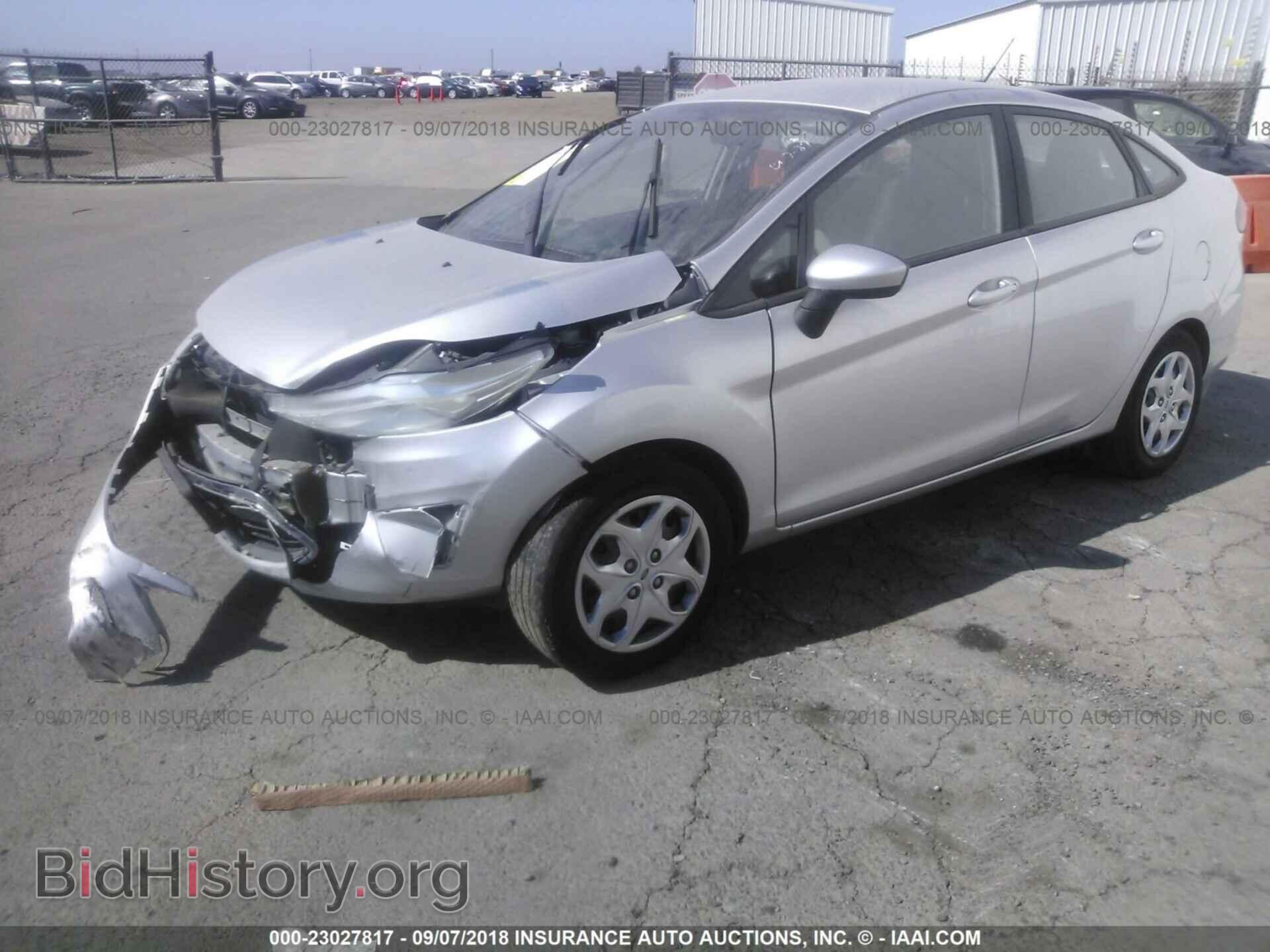 2011 Ford Fiesta - VIN: 3FADP4BJ4BM240930 - Фото 2