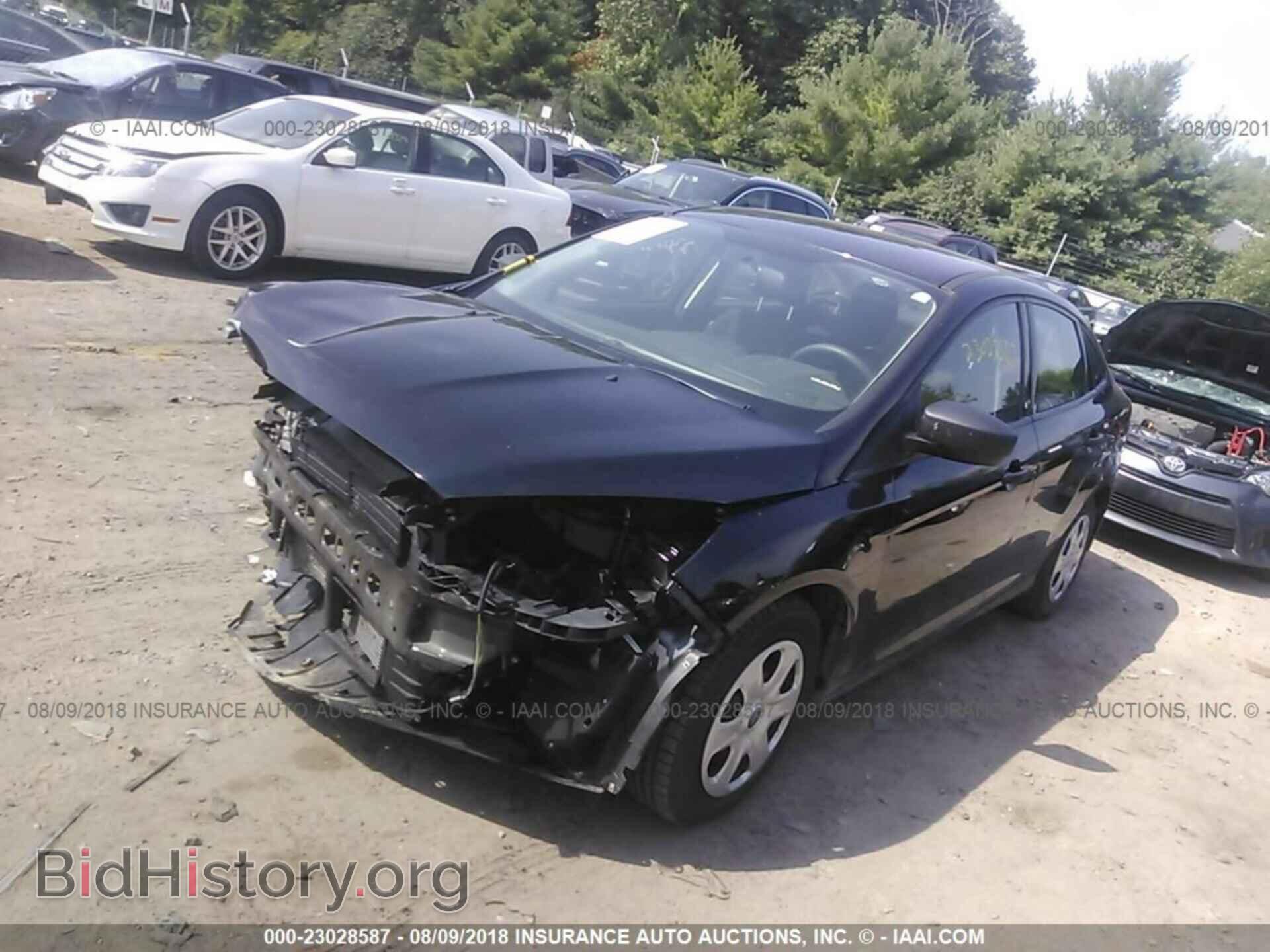 2017 Ford Focus - VIN: 1FADP3E24HL270227 - Photo 2