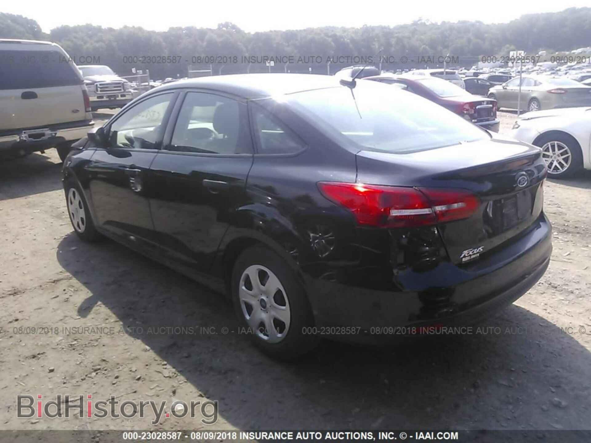 2017 Ford Focus - VIN: 1FADP3E24HL270227 - Photo 3