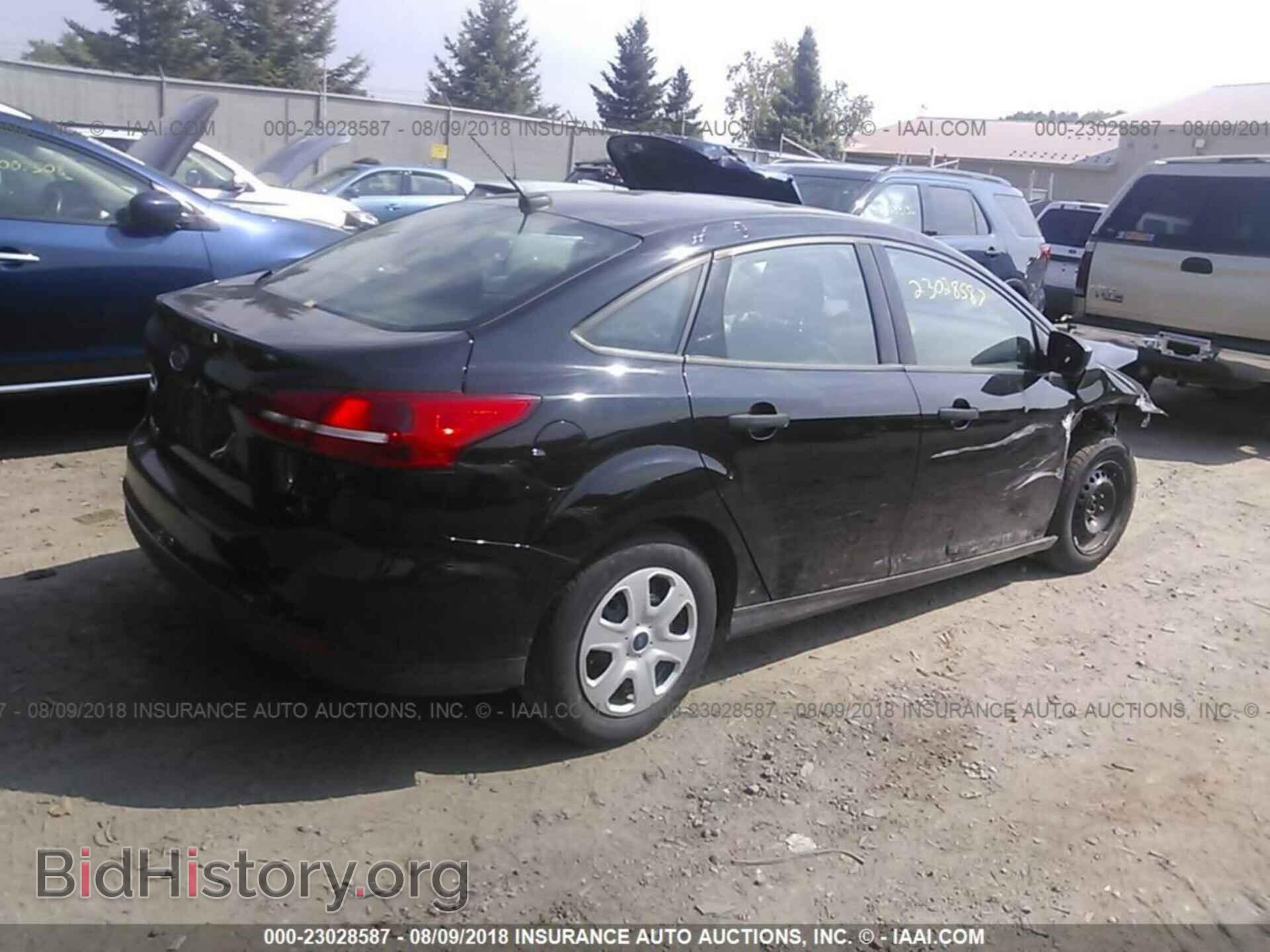 2017 Ford Focus - VIN: 1FADP3E24HL270227 - Photo 4