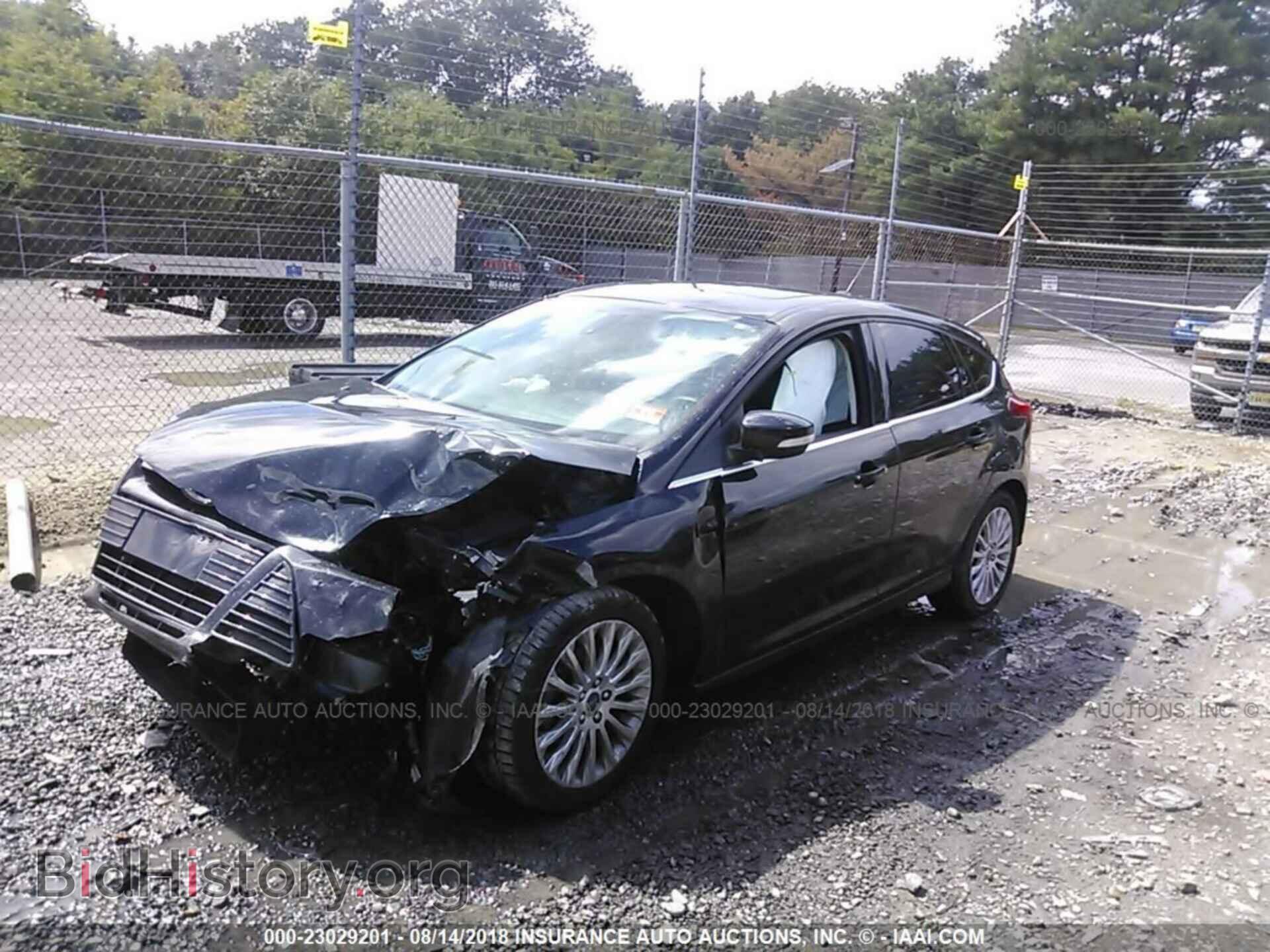 2012 Ford Focus - VIN: 1FAHP3N23CL298501 - Photo 2