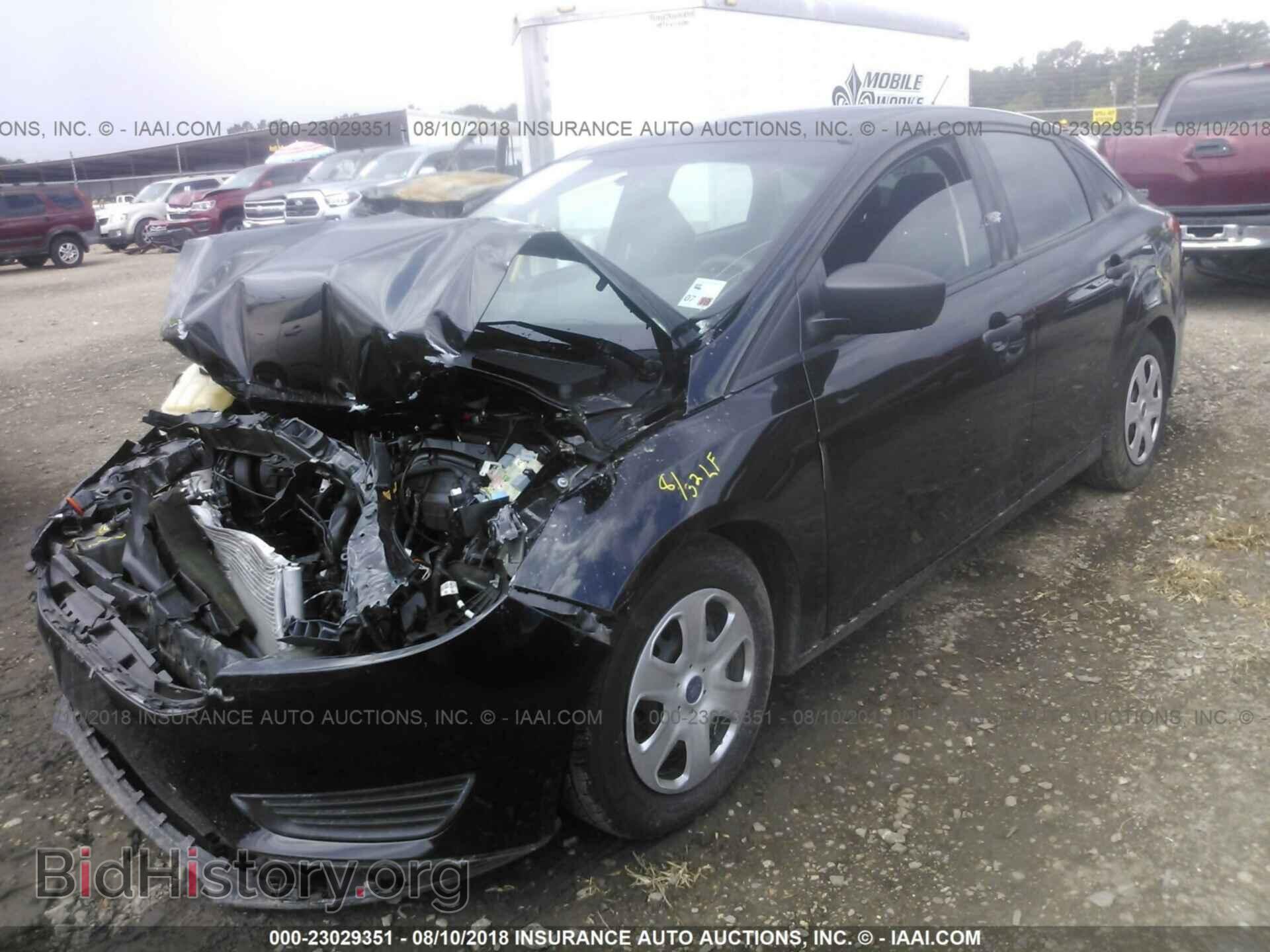 2016 Ford Focus - VIN: 1FADP3E26GL249538 - Photo 2
