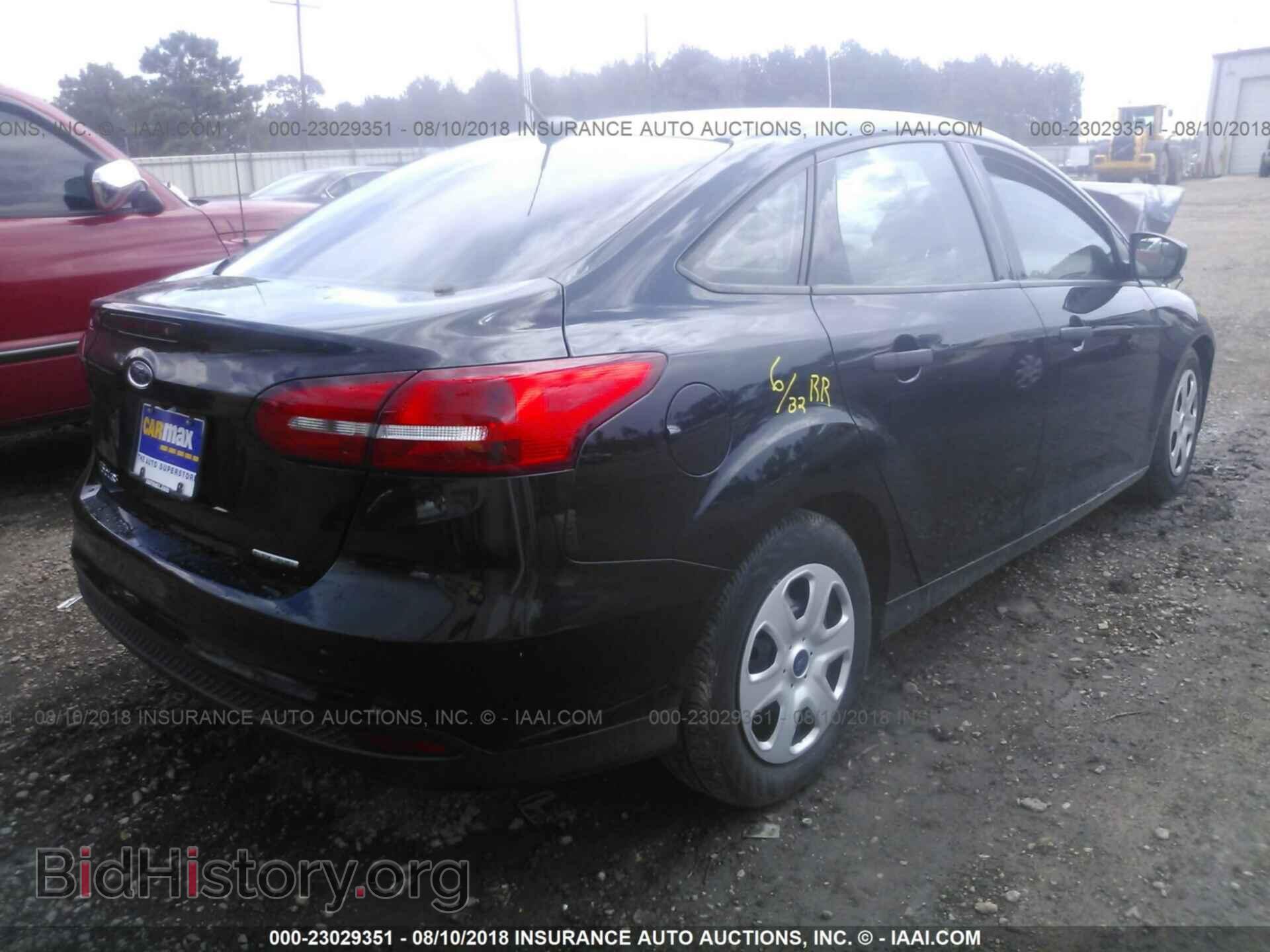 2016 Ford Focus - VIN: 1FADP3E26GL249538 - Photo 4