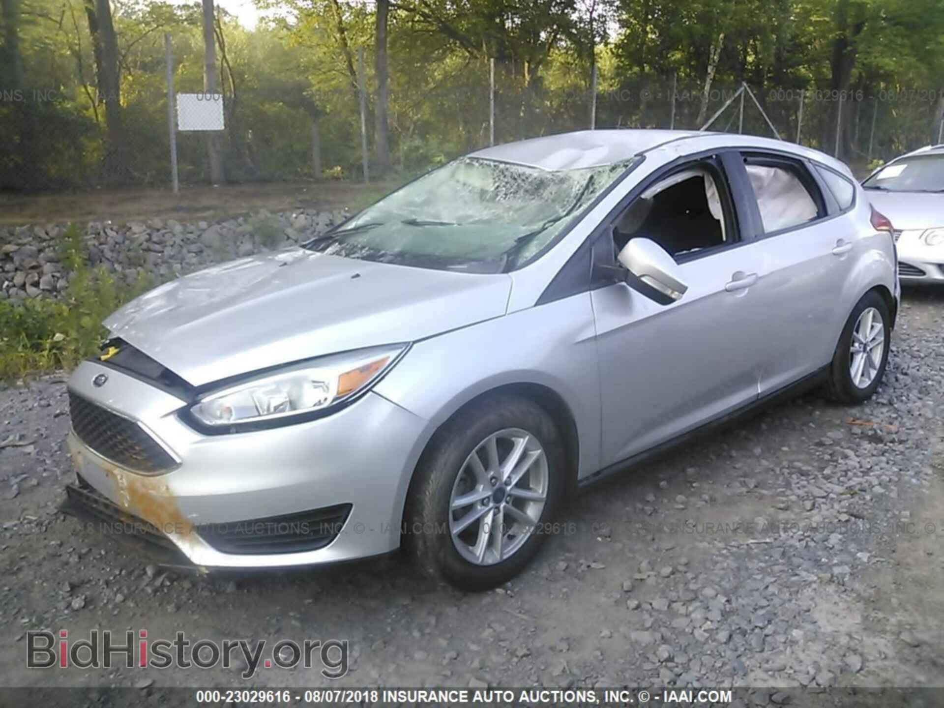 2017 Ford Focus - VIN: 1FADP3K23HL246859 - Photo 2