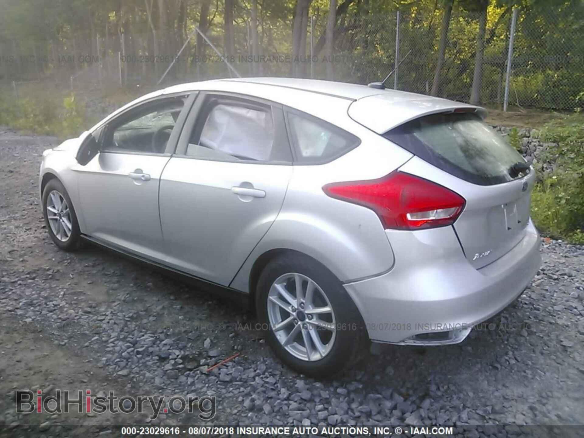 2017 Ford Focus - VIN: 1FADP3K23HL246859 - Photo 3