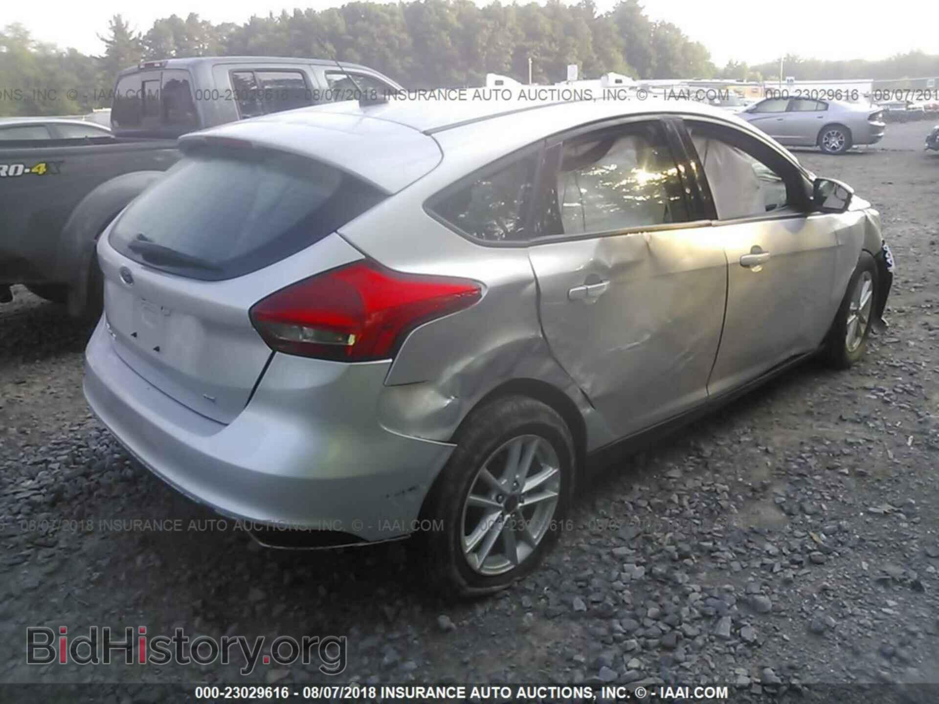 2017 Ford Focus - VIN: 1FADP3K23HL246859 - Photo 4
