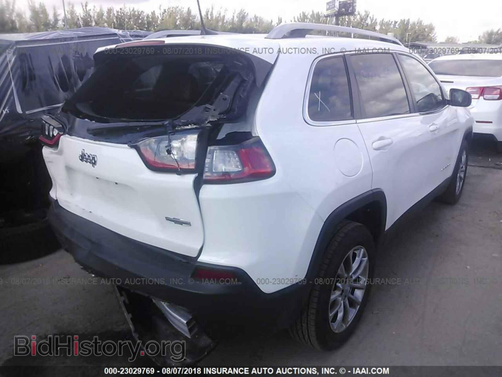 2019 Jeep Cherokee - VIN: 1C4PJLLB4KD154247 - Photo 4