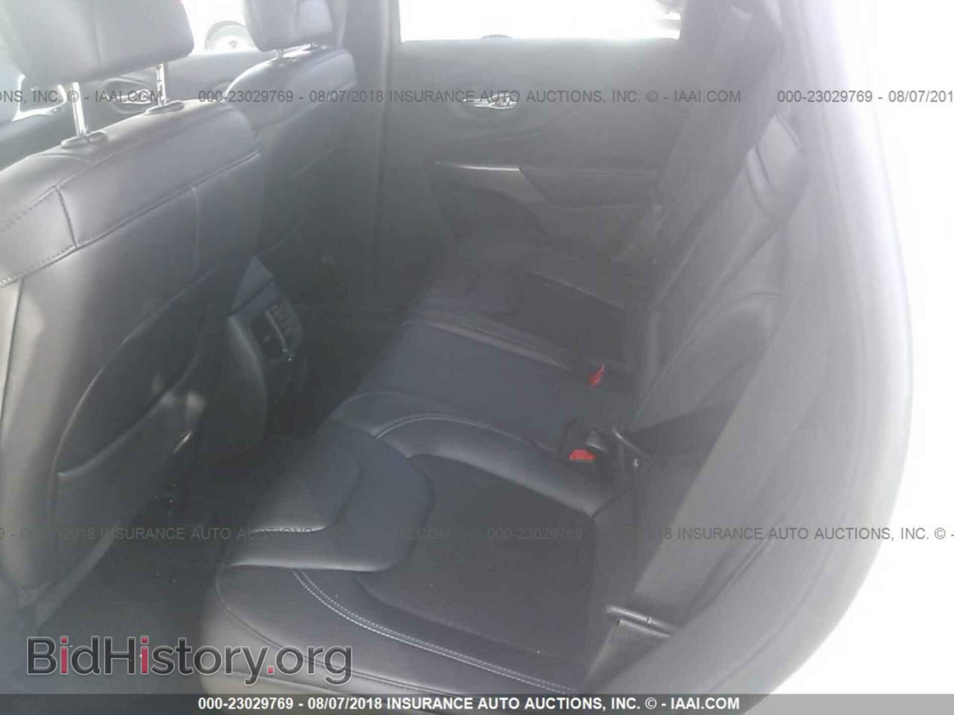 2019 Jeep Cherokee - VIN: 1C4PJLLB4KD154247 - Photo 8