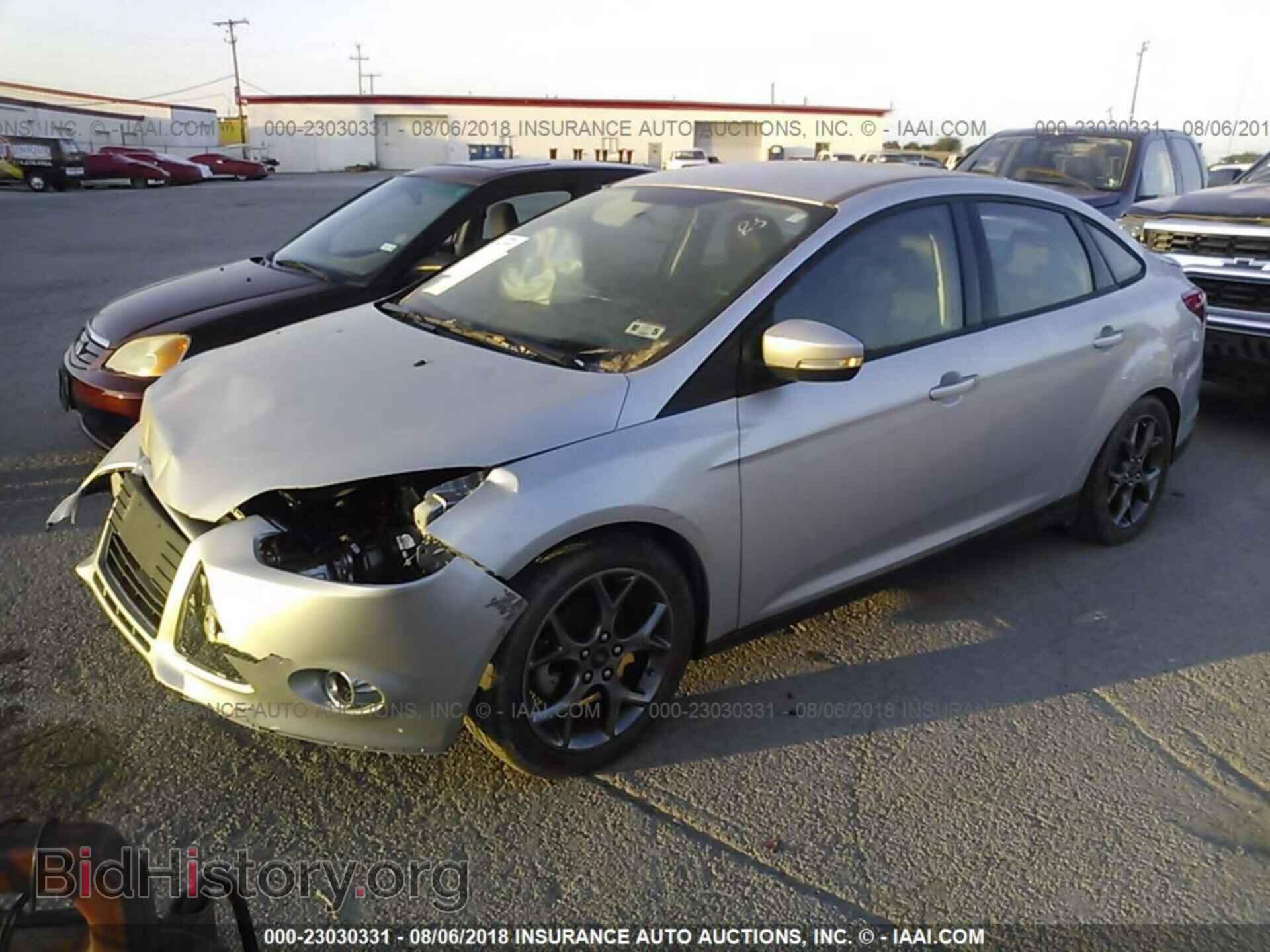 2014 Ford Focus - VIN: 1FADP3F25EL137888 - Photo 2