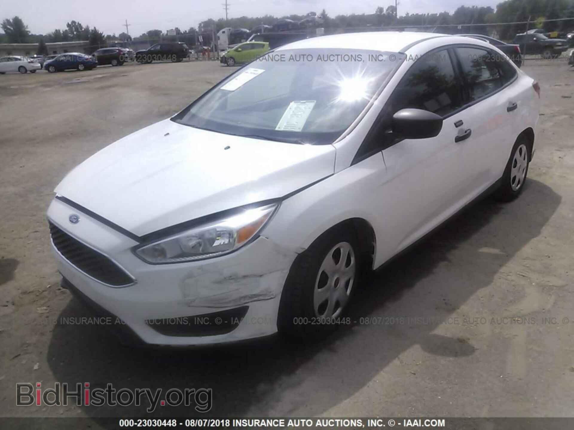 2015 Ford Focus - VIN: 1FADP3E25FL248072 - Photo 2