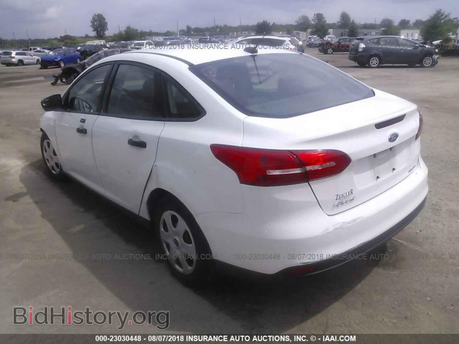 2015 Ford Focus - VIN: 1FADP3E25FL248072 - Photo 3