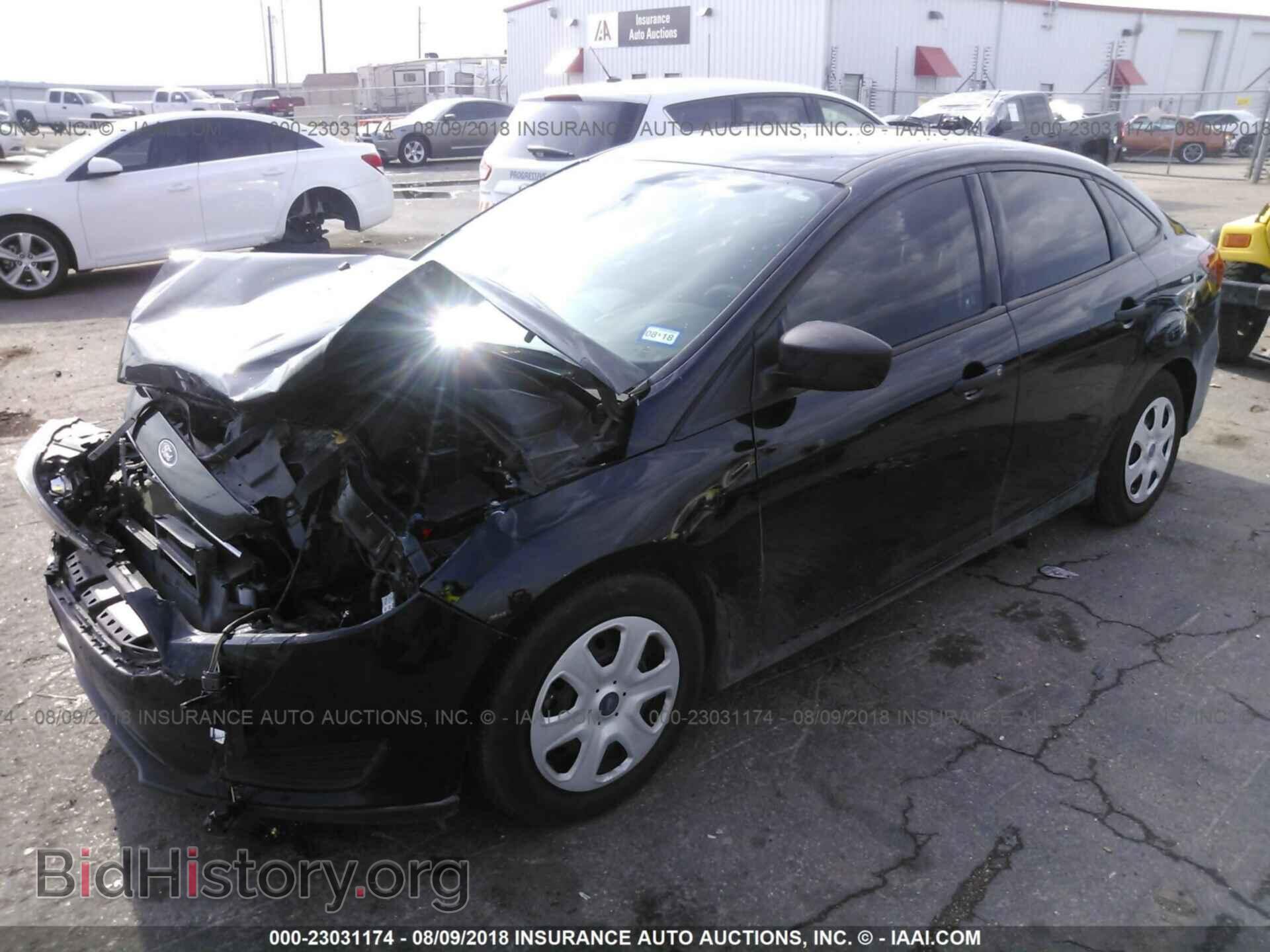 2016 Ford Focus - VIN: 1FADP3E20GL328736 - Photo 2