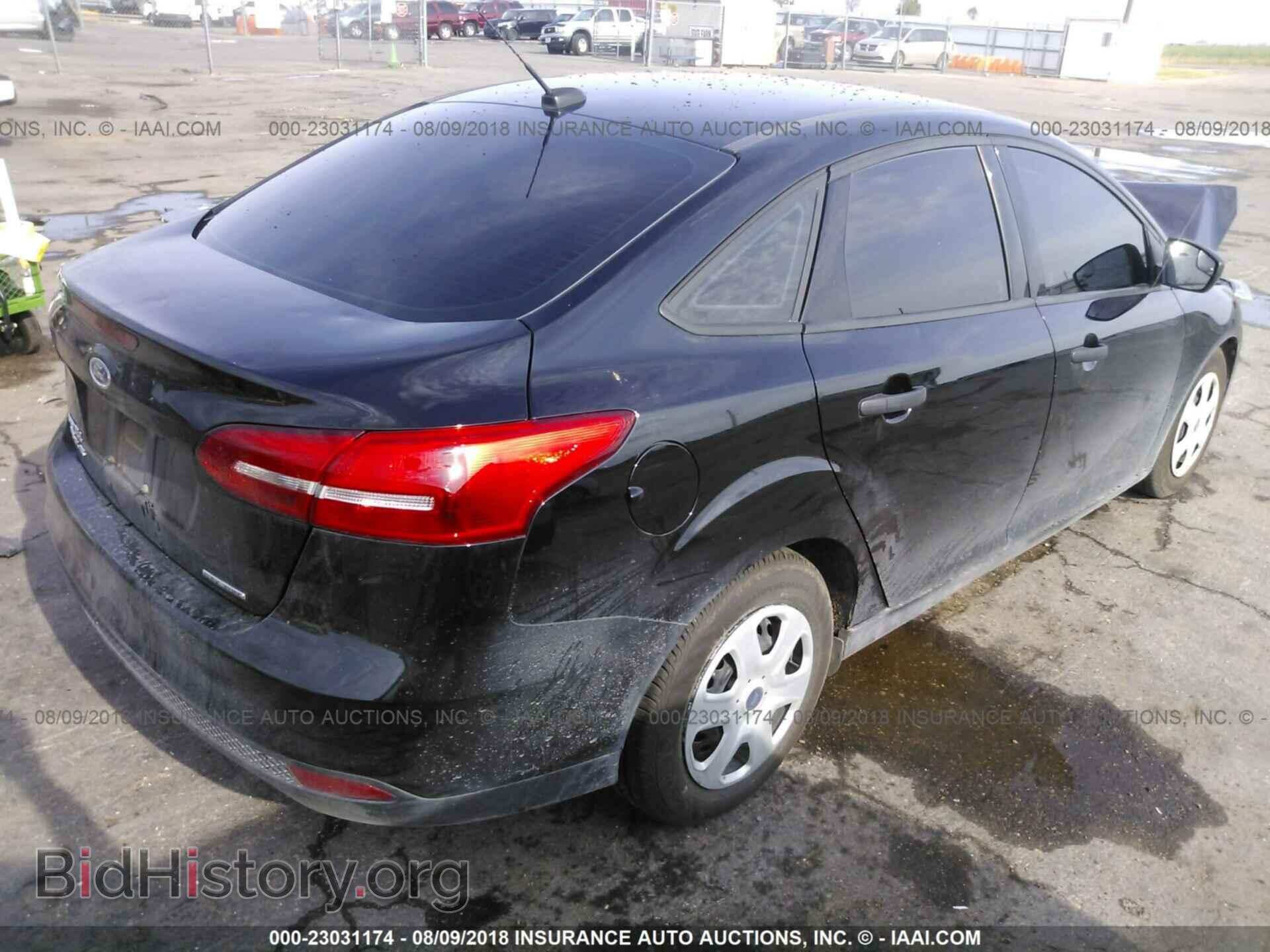 2016 Ford Focus - VIN: 1FADP3E20GL328736 - Photo 4