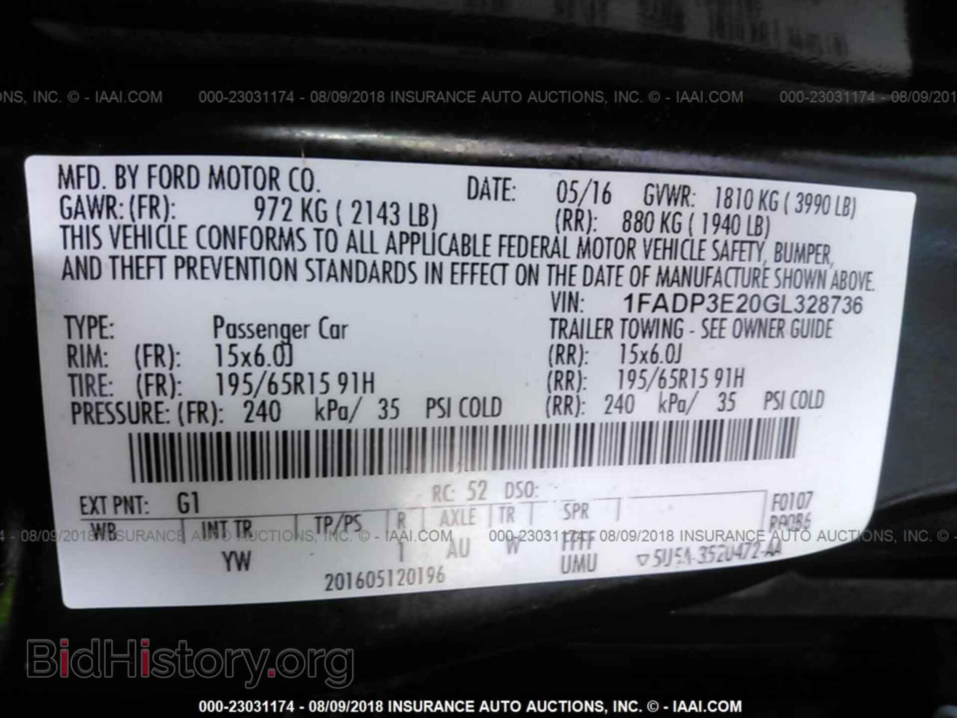 2016 Ford Focus - VIN: 1FADP3E20GL328736 - Photo 9
