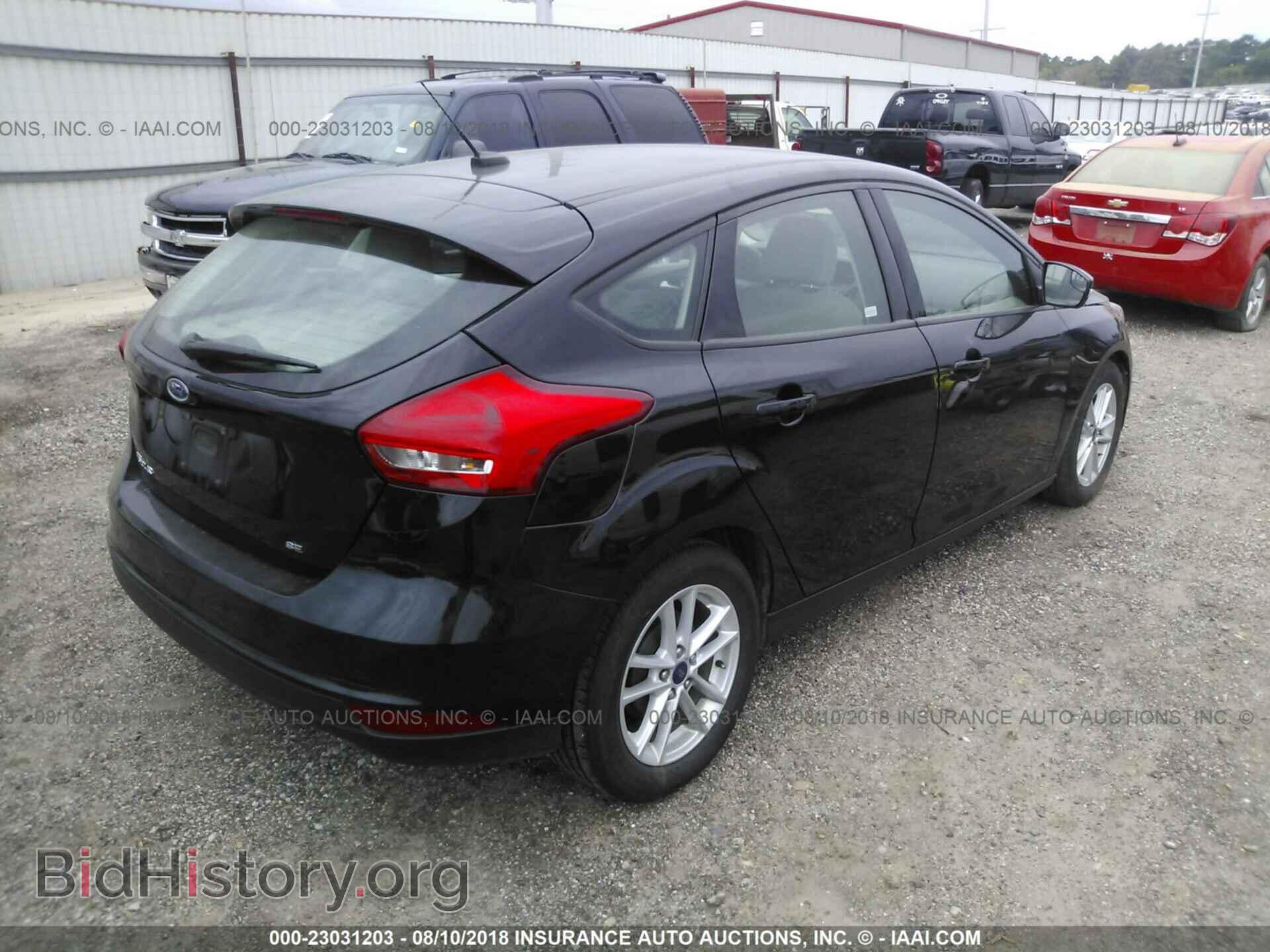 2017 Ford Focus - VIN: 1FADP3K29HL223733 - Photo 4