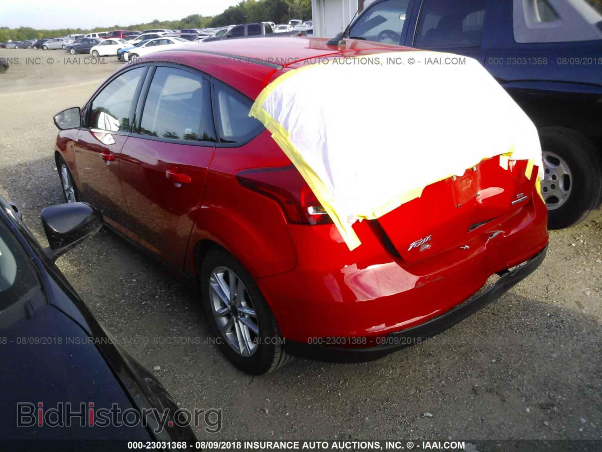 2016 Ford Focus - VIN: 1FADP3K20GL363989 - Photo 3