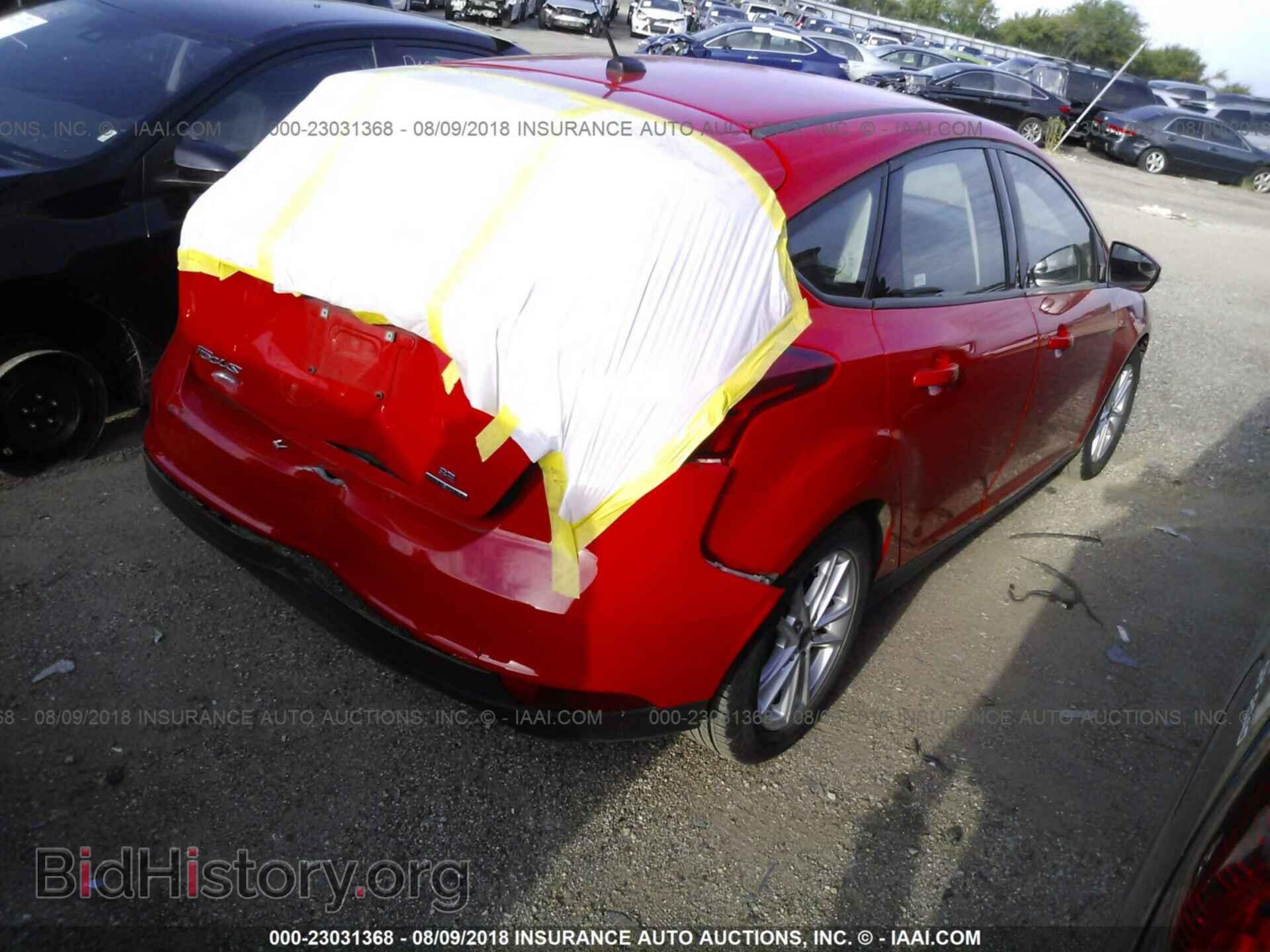 2016 Ford Focus - VIN: 1FADP3K20GL363989 - Photo 4