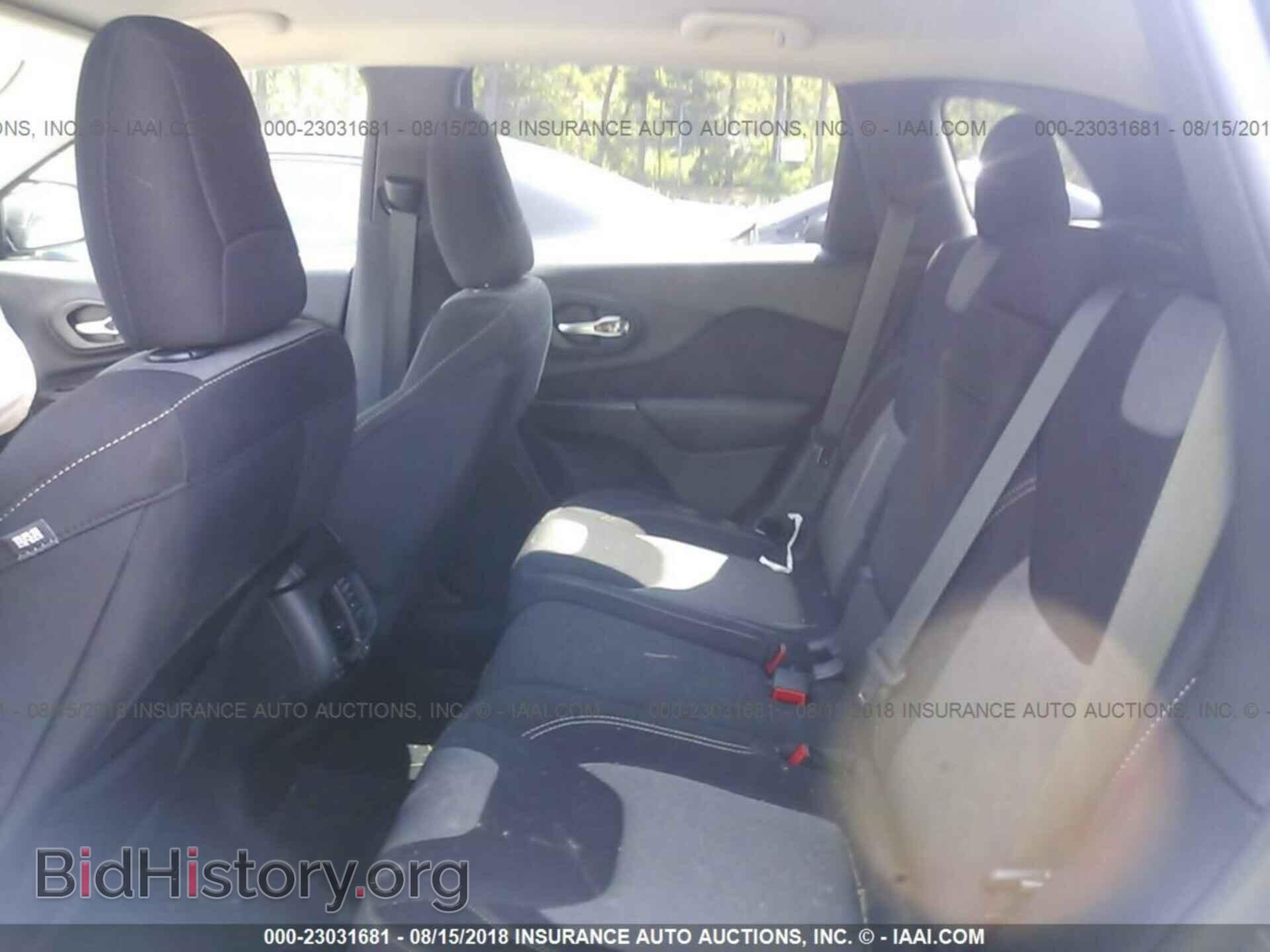 2014 Jeep Cherokee - VIN: 1C4PJMCS3EW294403 - Photo 8