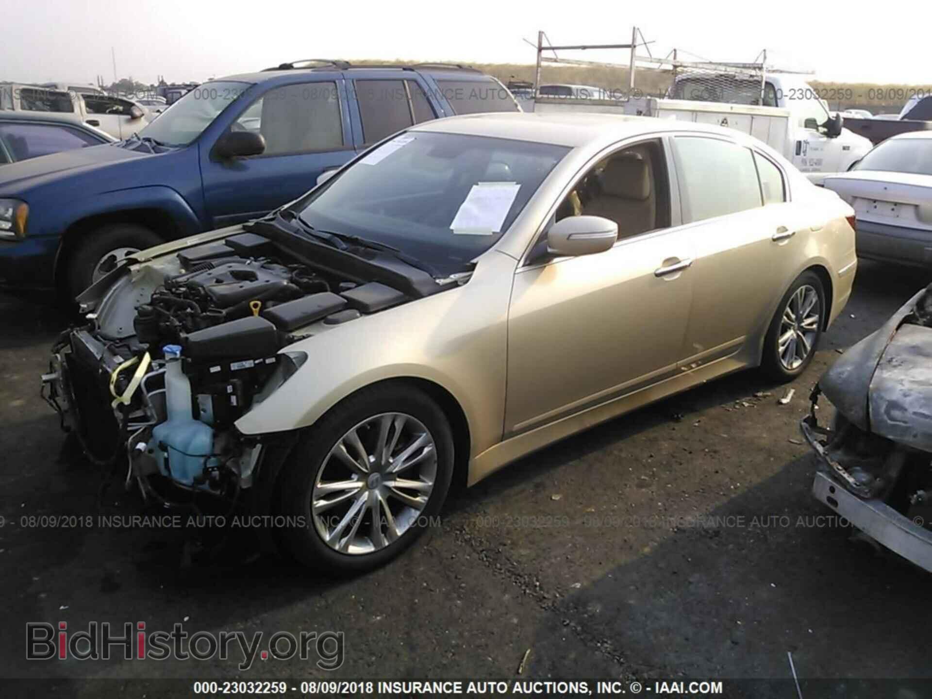 2012 Hyundai Genesis - VIN: KMHGC4DD0CU151682 - Фото 2