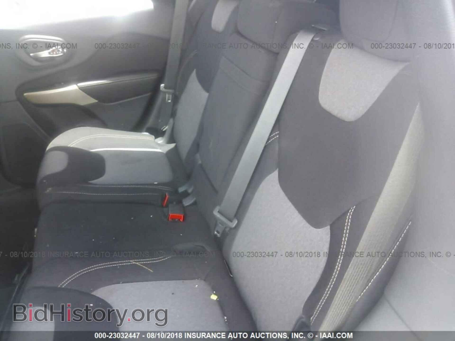 2018 Jeep Cherokee - VIN: 1C4PJLCB1JD565202 - Фото 8