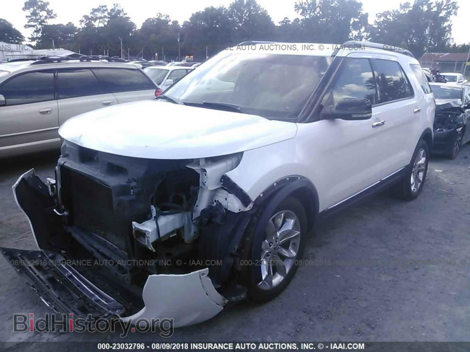 2011 Ford Explorer - VIN: 1FMHK7D88BGA22498 - Фото 2