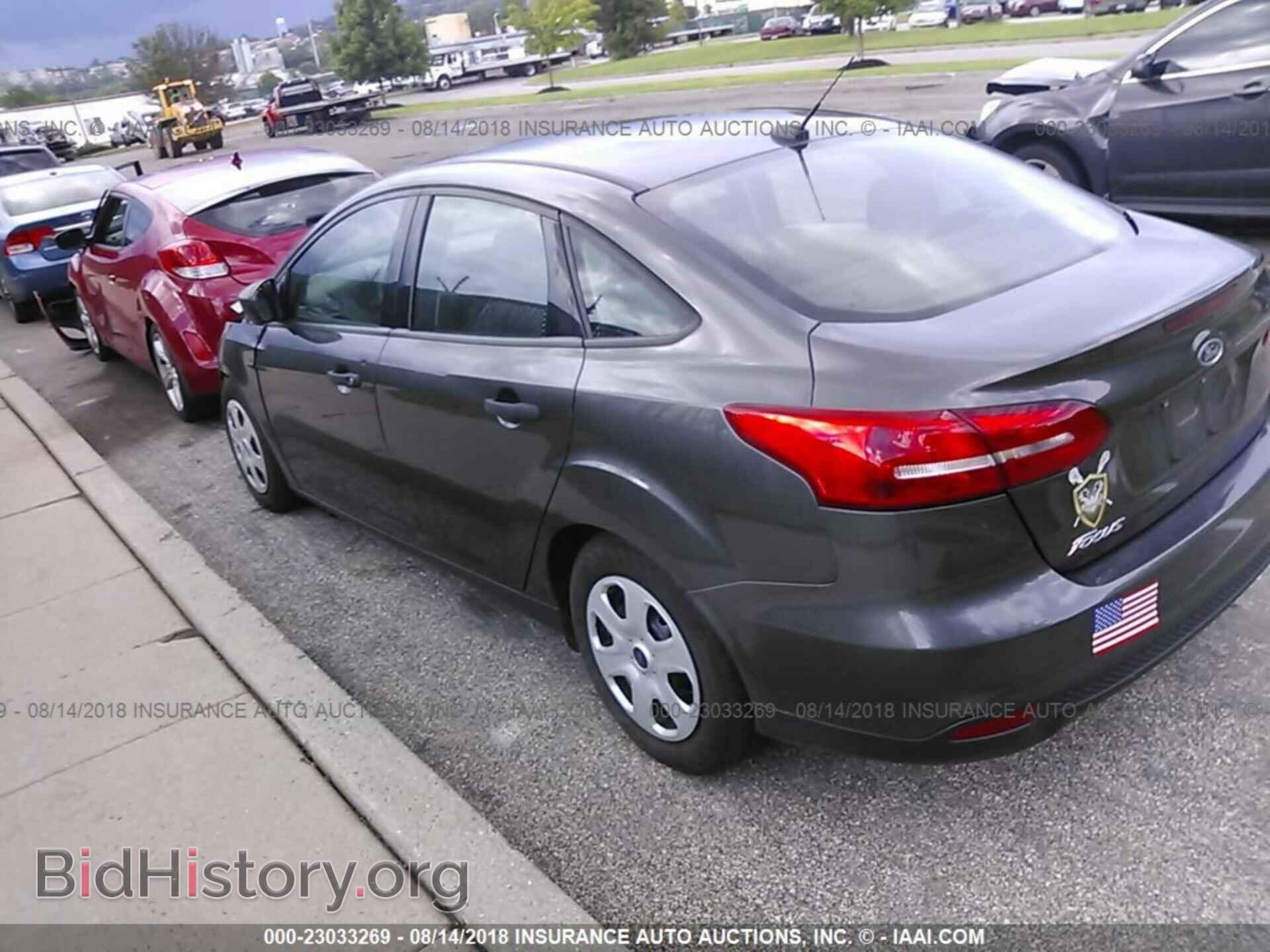 2016 Ford Focus - VIN: 1FADP3E2XGL292327 - Photo 3