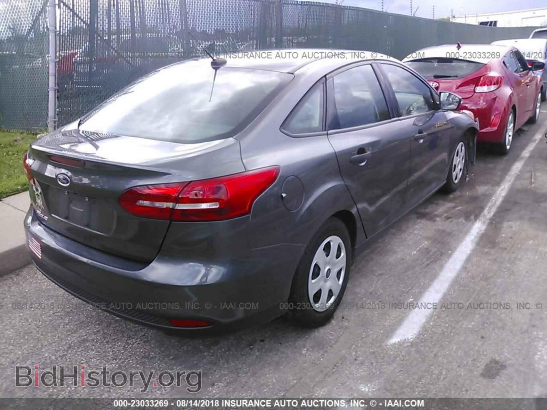 2016 Ford Focus - VIN: 1FADP3E2XGL292327 - Photo 4