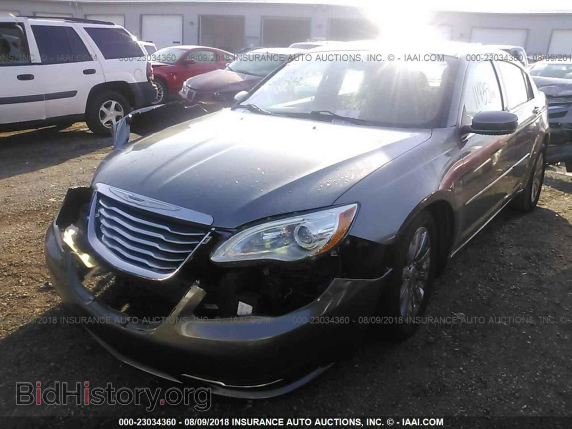 2013 Chrysler 200 - VIN: 1C3CCBBG9DN704236 - Фото 2