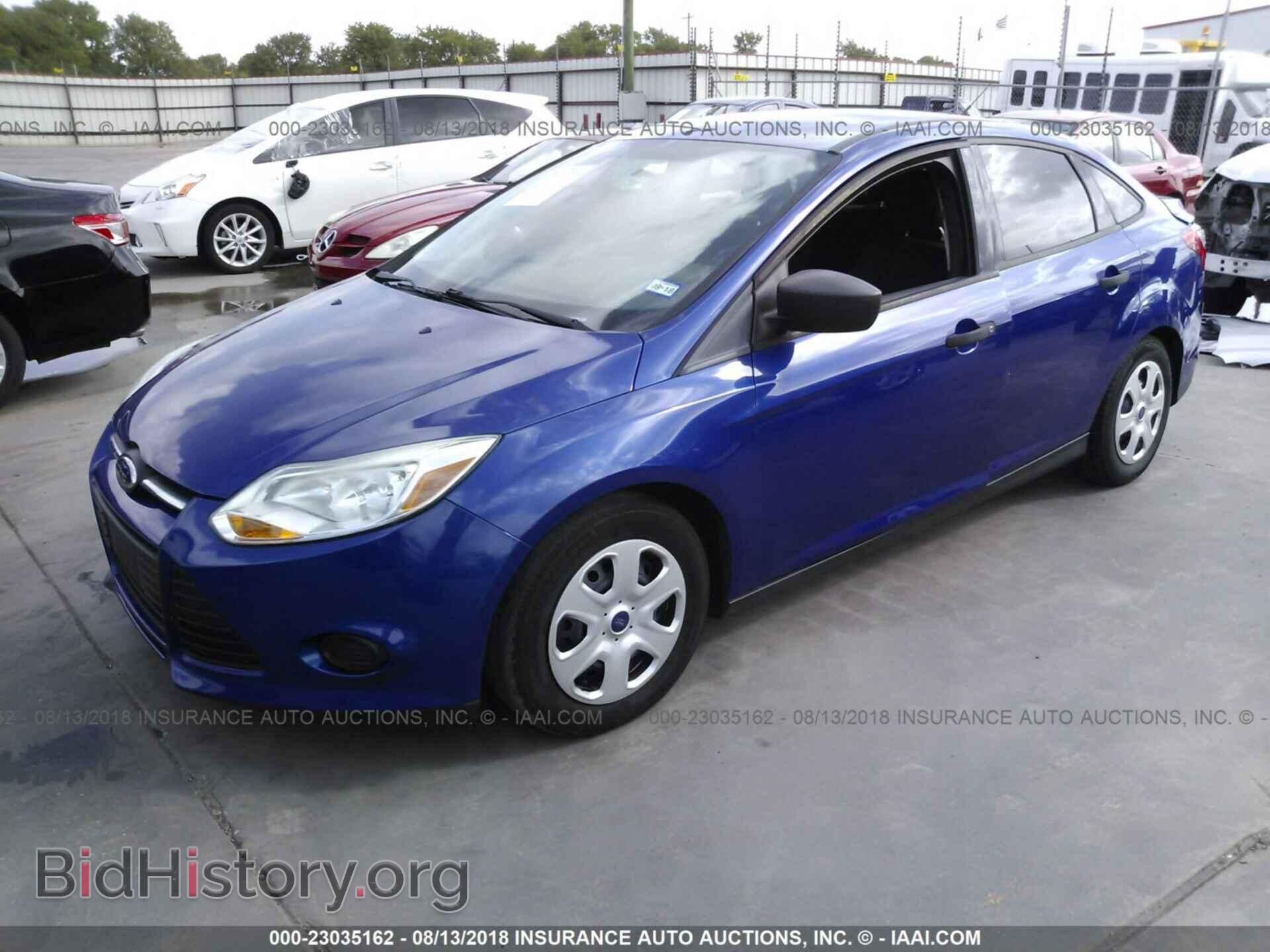 2012 Ford Focus - VIN: 1FAHP3E25CL300927 - Photo 2