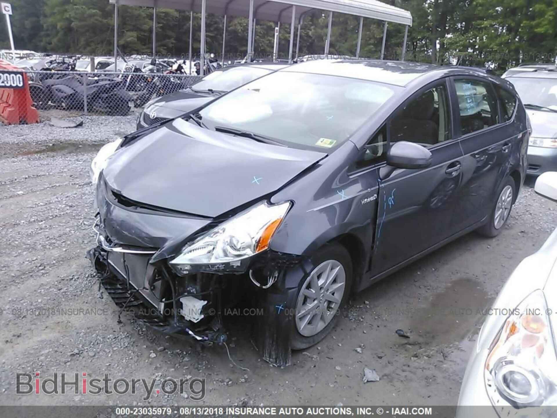 2014 Toyota Prius v - VIN: JTDZN3EU5E3320006 - Фото 2