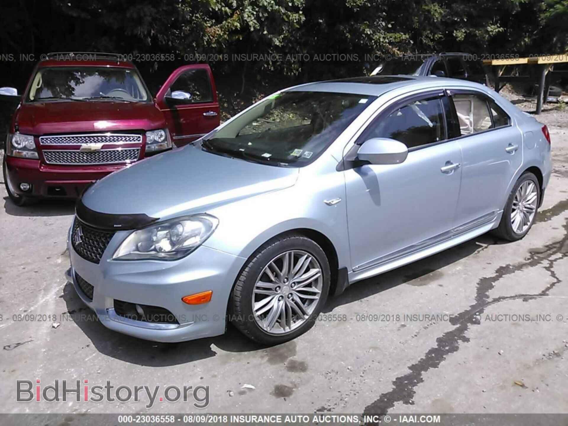 2012 Suzuki Kizashi - VIN: JS2RF9A83C6100342 - Photo 2