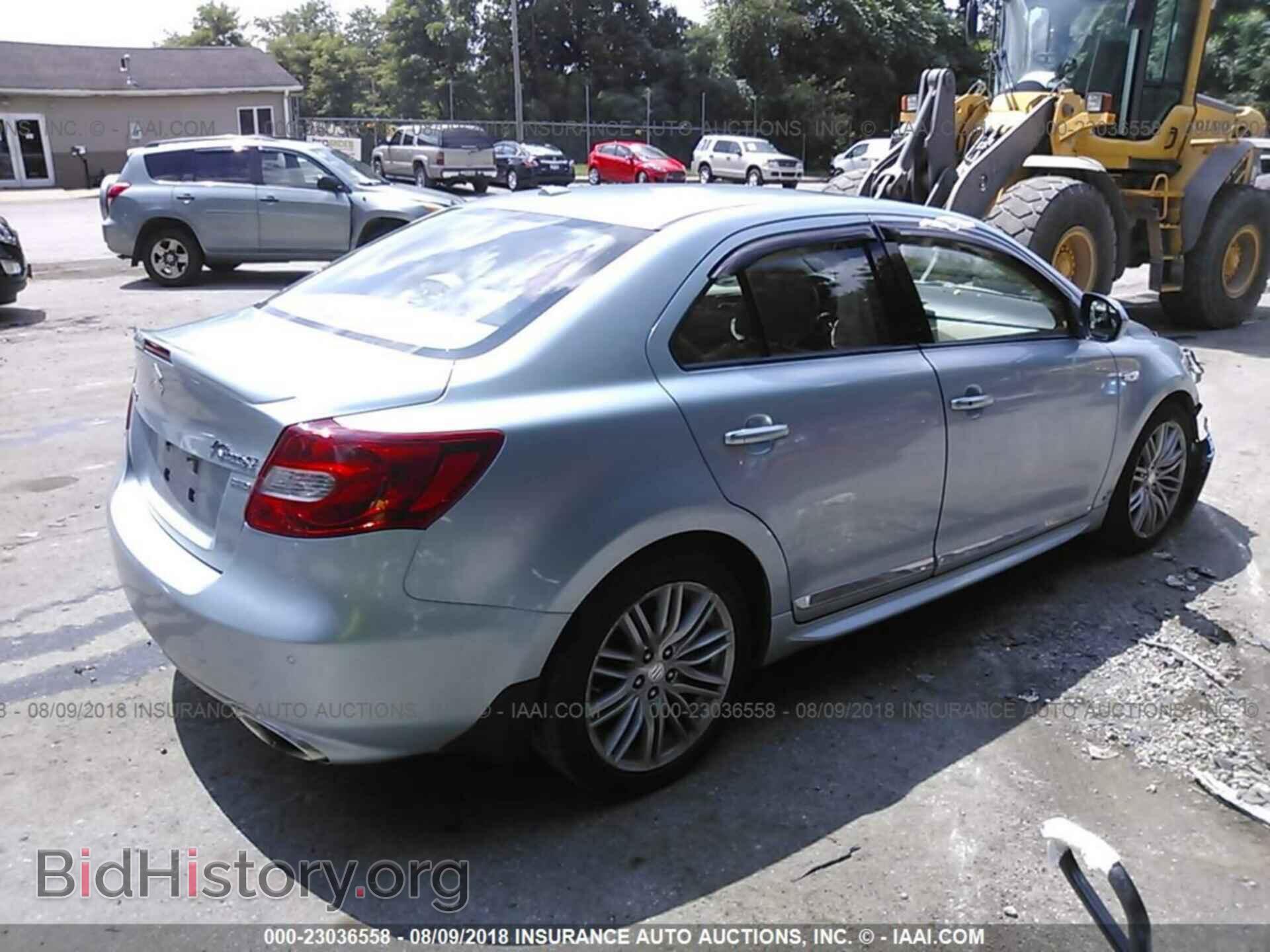 2012 Suzuki Kizashi - VIN: JS2RF9A83C6100342 - Photo 4