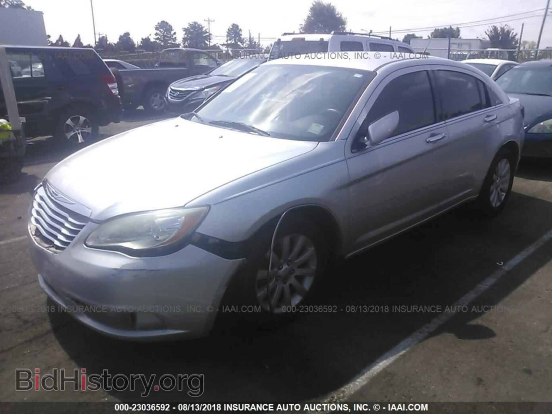 2011 Chrysler 200 - VIN: 1C3BC4FBXBN522757 - Photo 2
