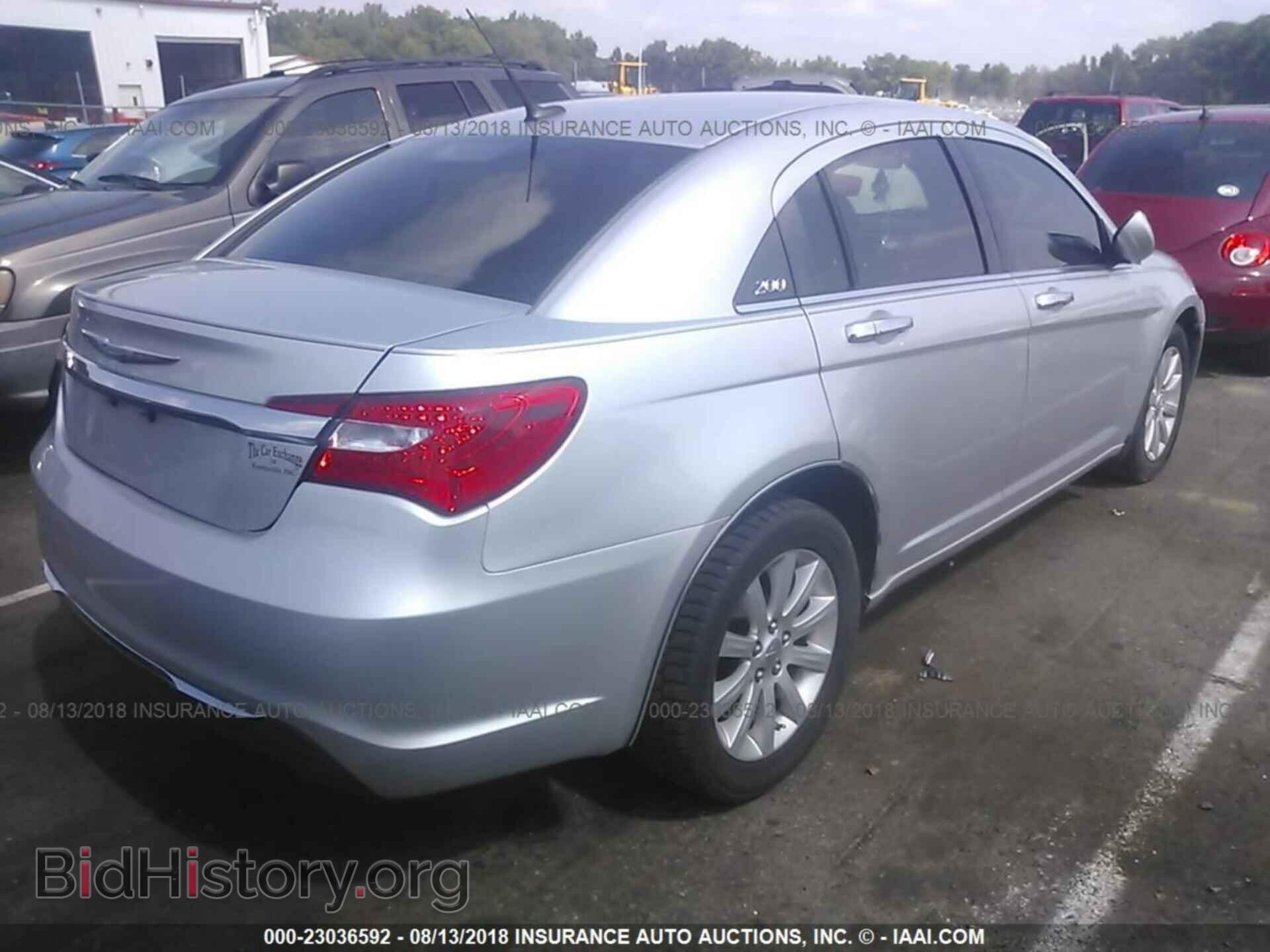 2011 Chrysler 200 - VIN: 1C3BC4FBXBN522757 - Photo 4