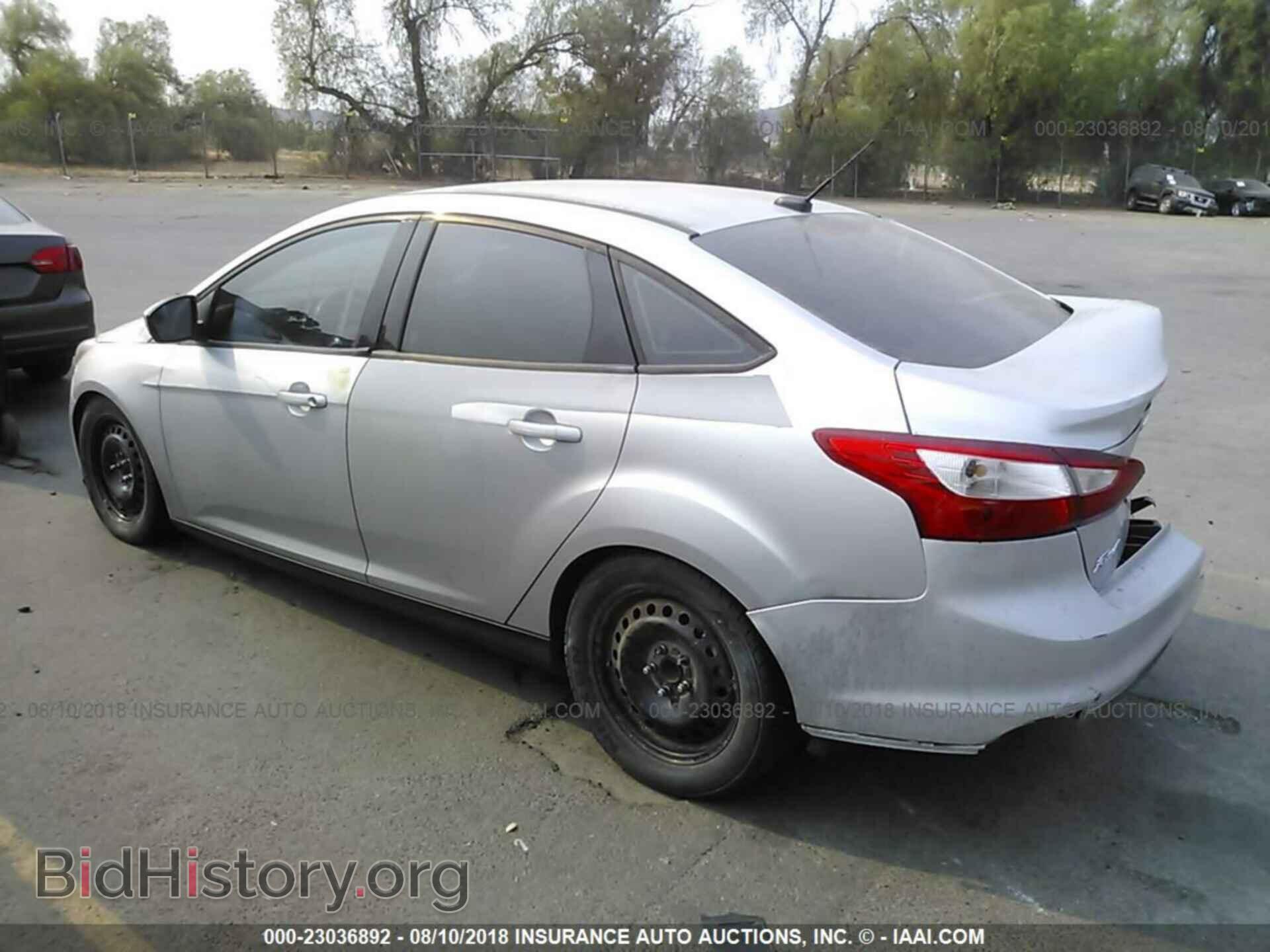 2012 Ford Focus - VIN: 1FAHP3F28CL356942 - Photo 3