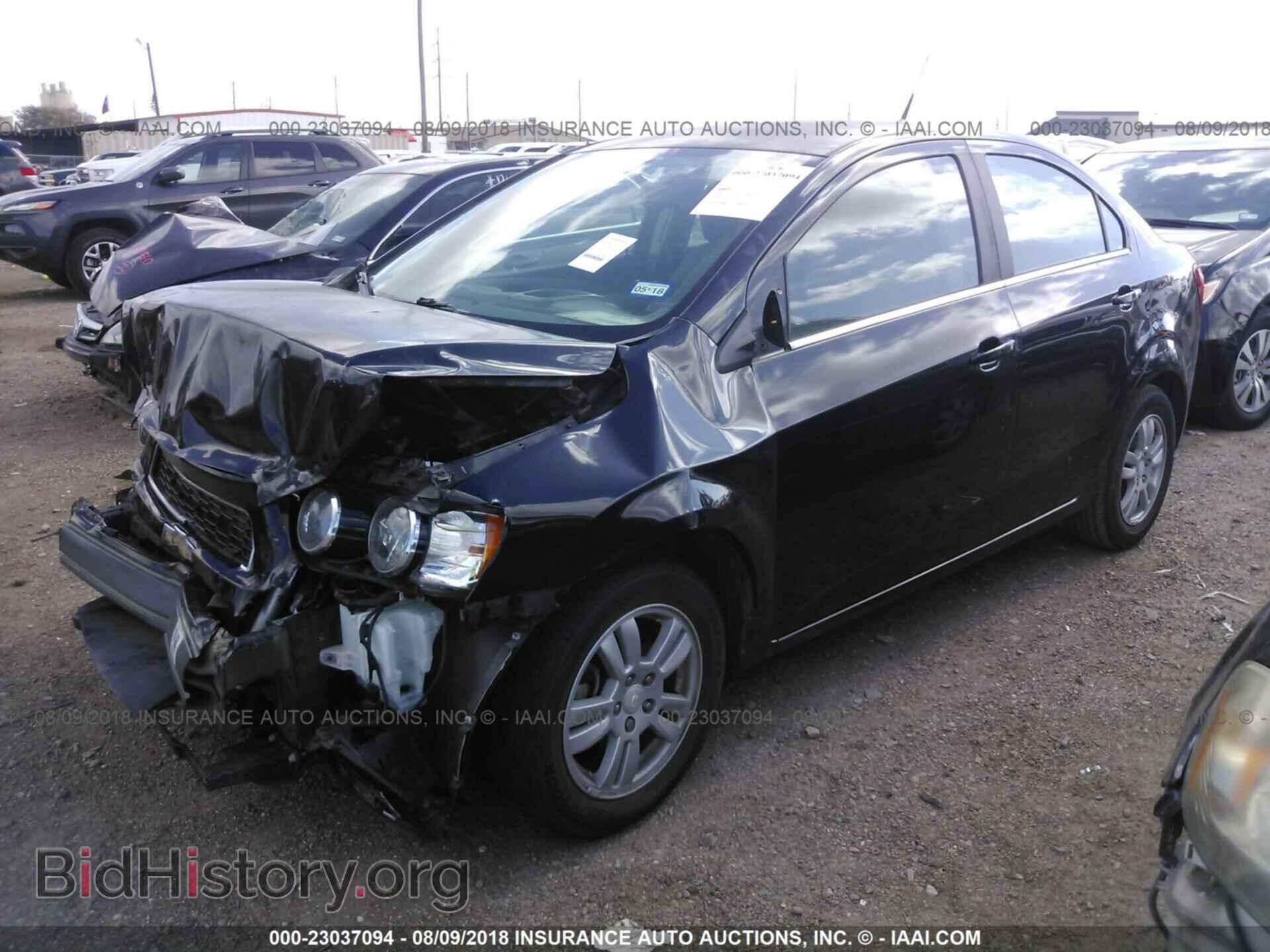 2014 Chevrolet Sonic - VIN: 1G1JC5SH1E4204603 - Фото 2