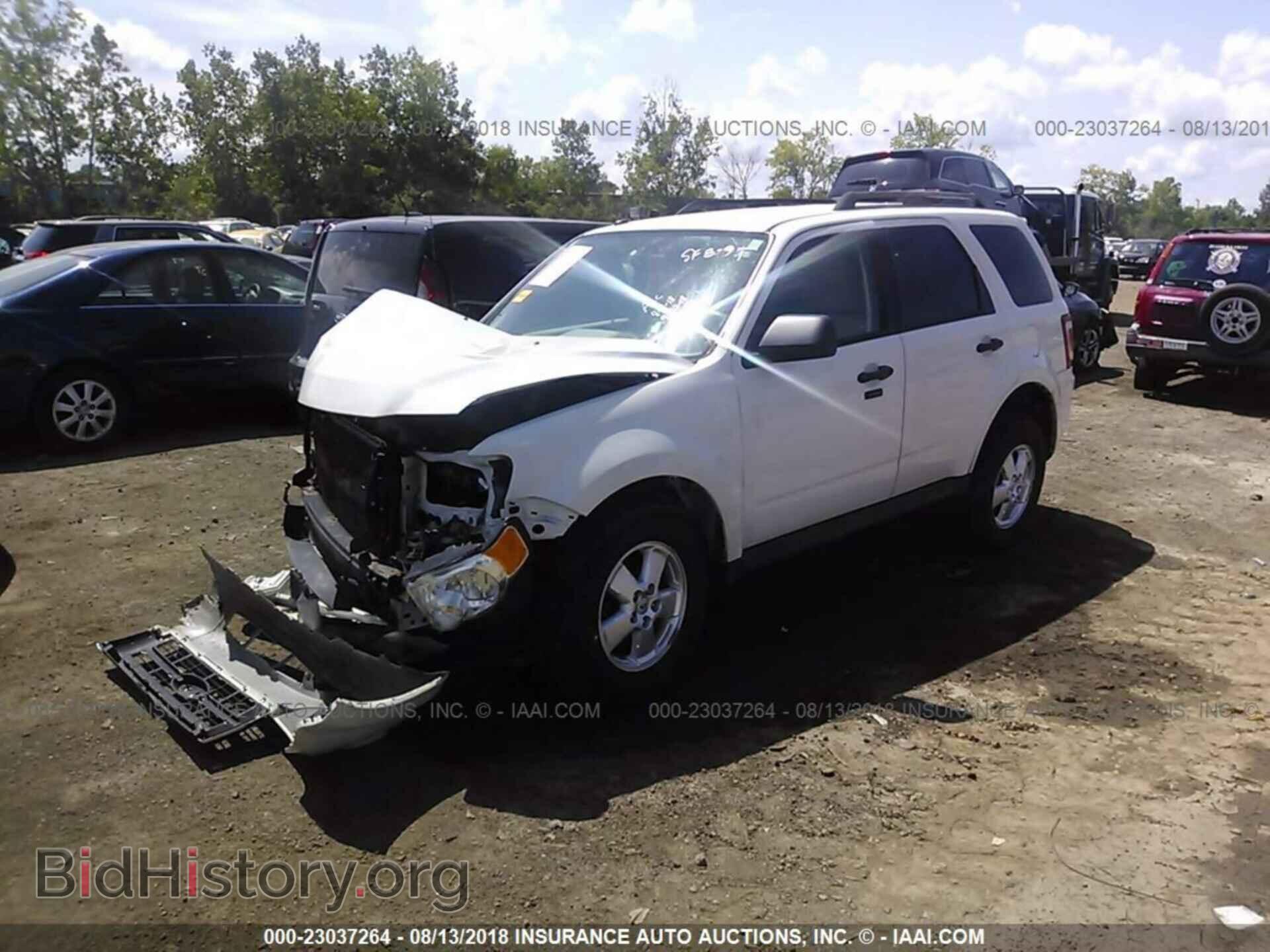 2012 Ford Escape - VIN: 1FMCU9D7XCKC84142 - Photo 2