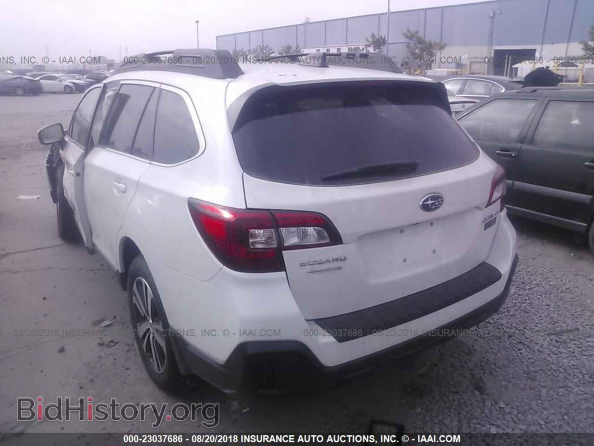 2018 Subaru Outback - VIN: 4S4BSANC5J3272003 - Photo 3